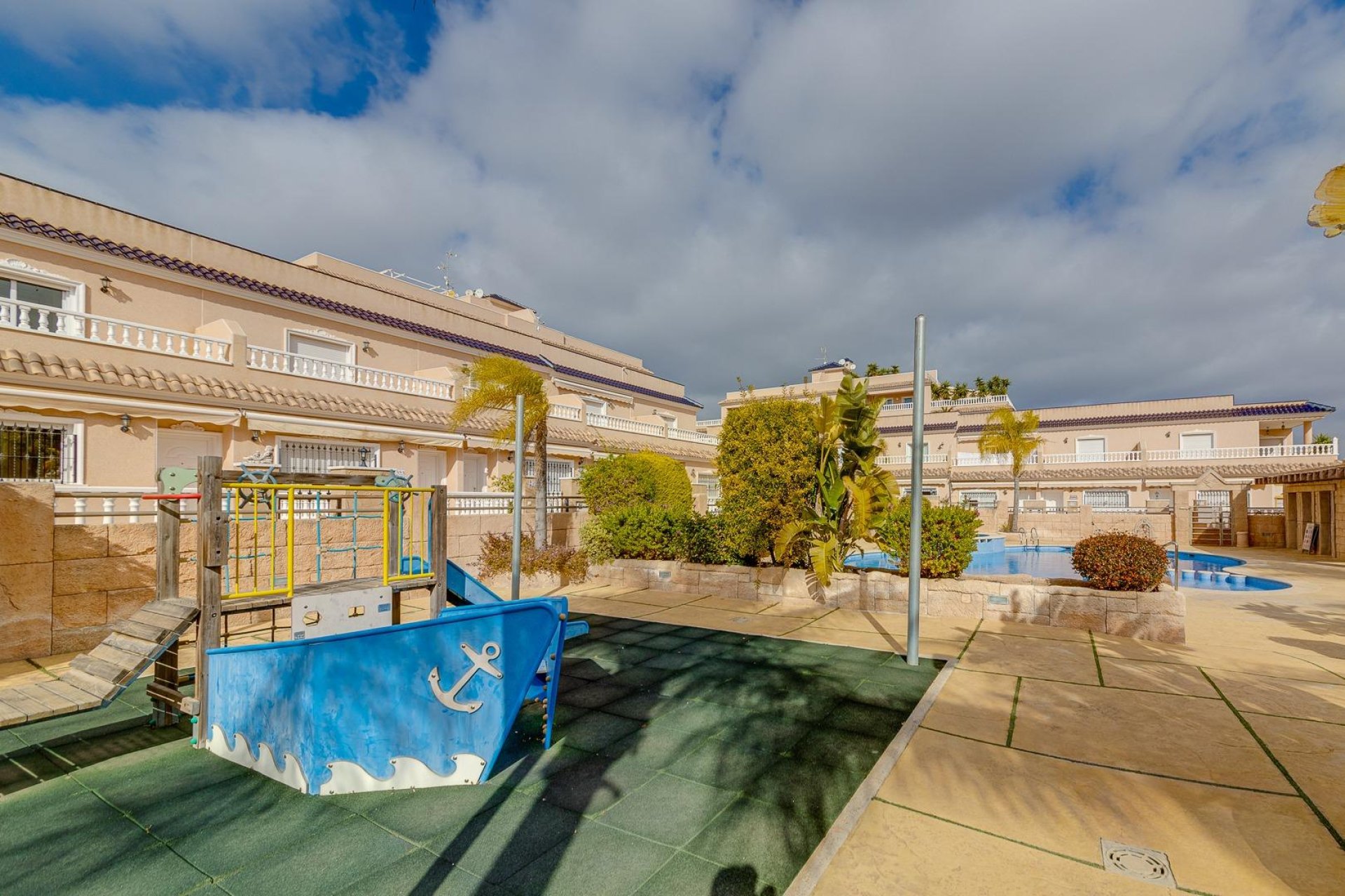 Resale - Bungalow -
Orihuela Costa - Los Dolses