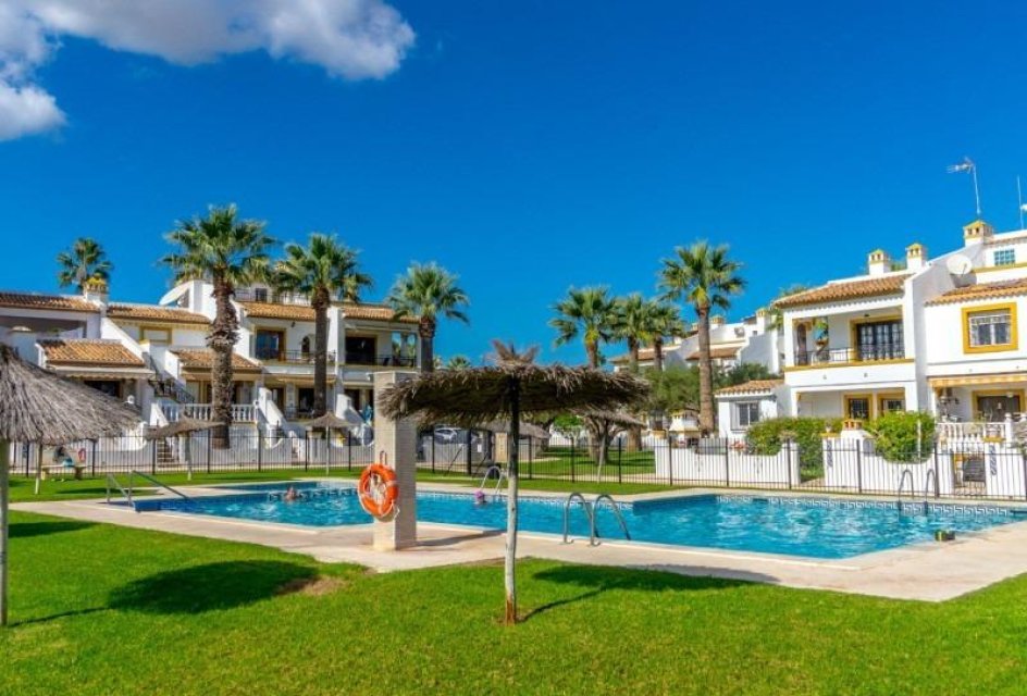 Resale - Bungalow -
Orihuela Costa - Los Dolses