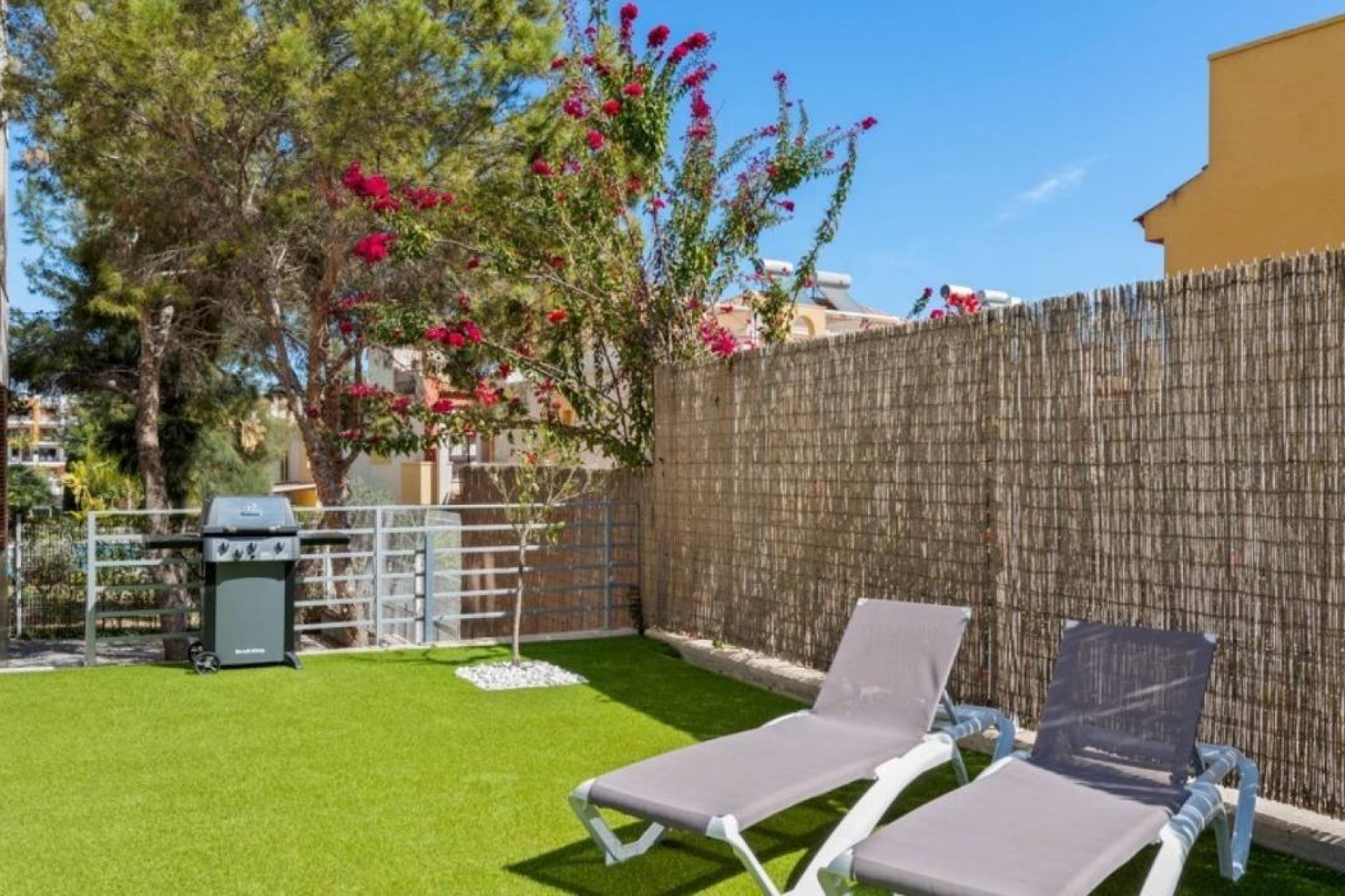 Resale - Bungalow -
Orihuela Costa - Los Dolses