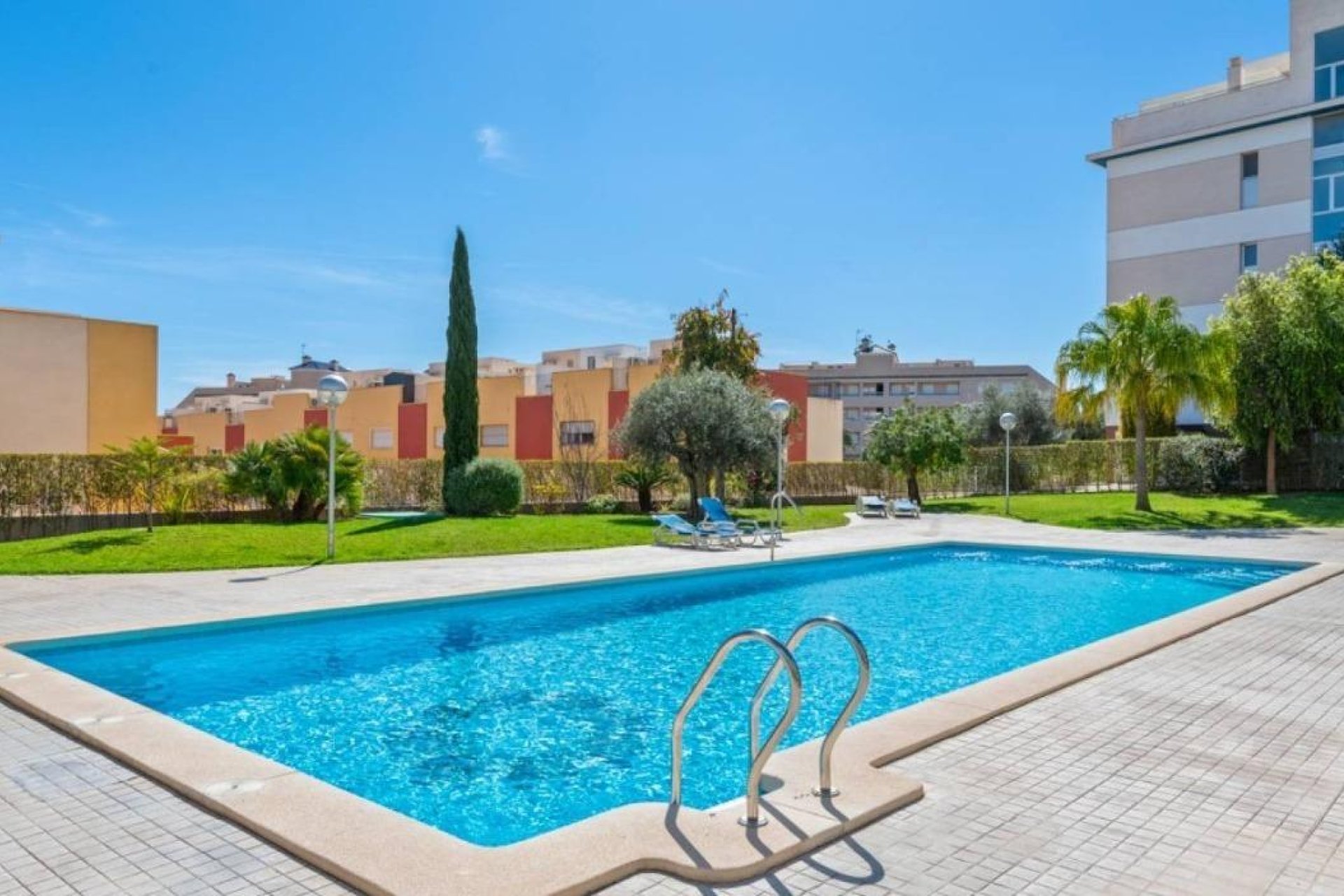 Resale - Bungalow -
Orihuela Costa - Los Dolses