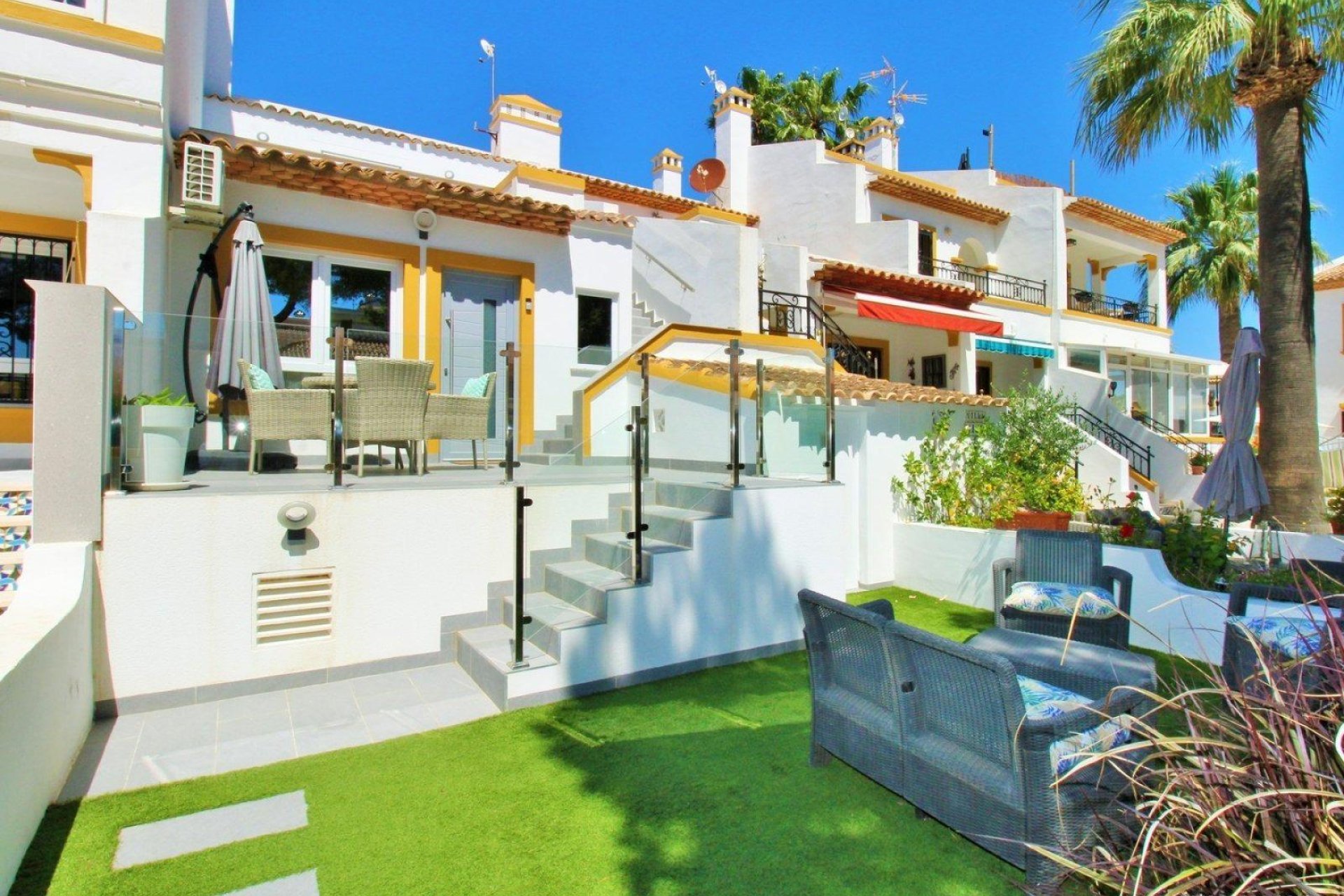 Resale - Bungalow -
Orihuela Costa - Los Dolses
