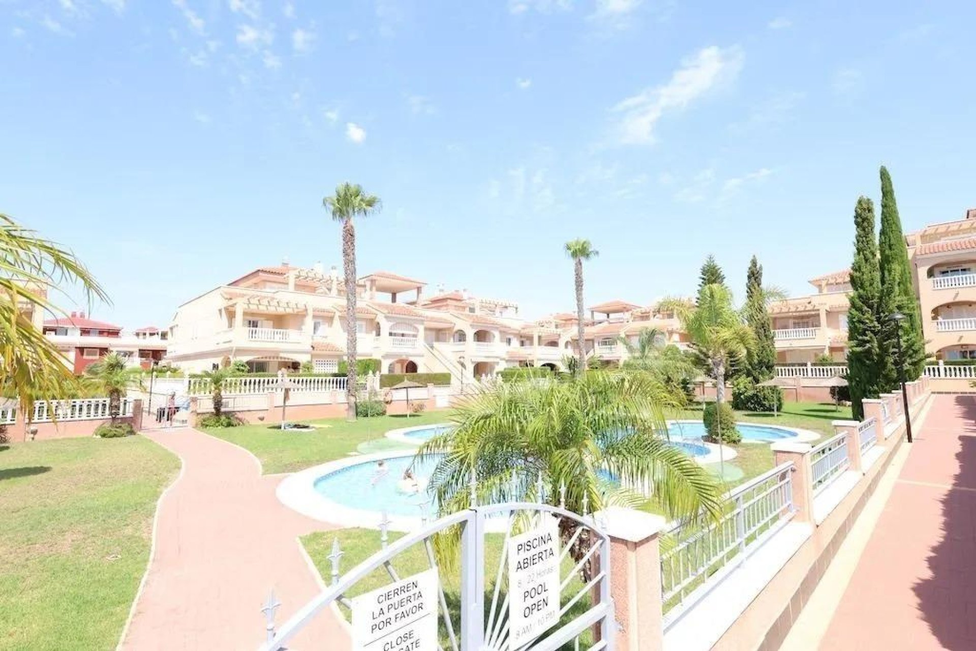 Resale - Bungalow -
Orihuela Costa - Punta Prima