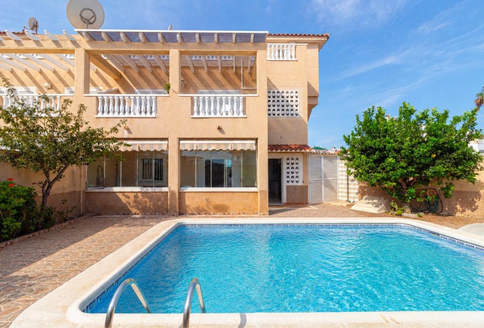 Resale - Bungalow -
Orihuela Costa - Punta Prima