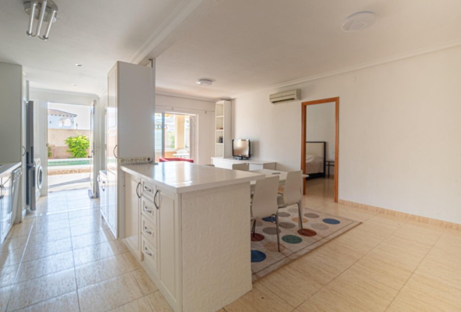 Resale - Bungalow -
Orihuela Costa - Punta Prima