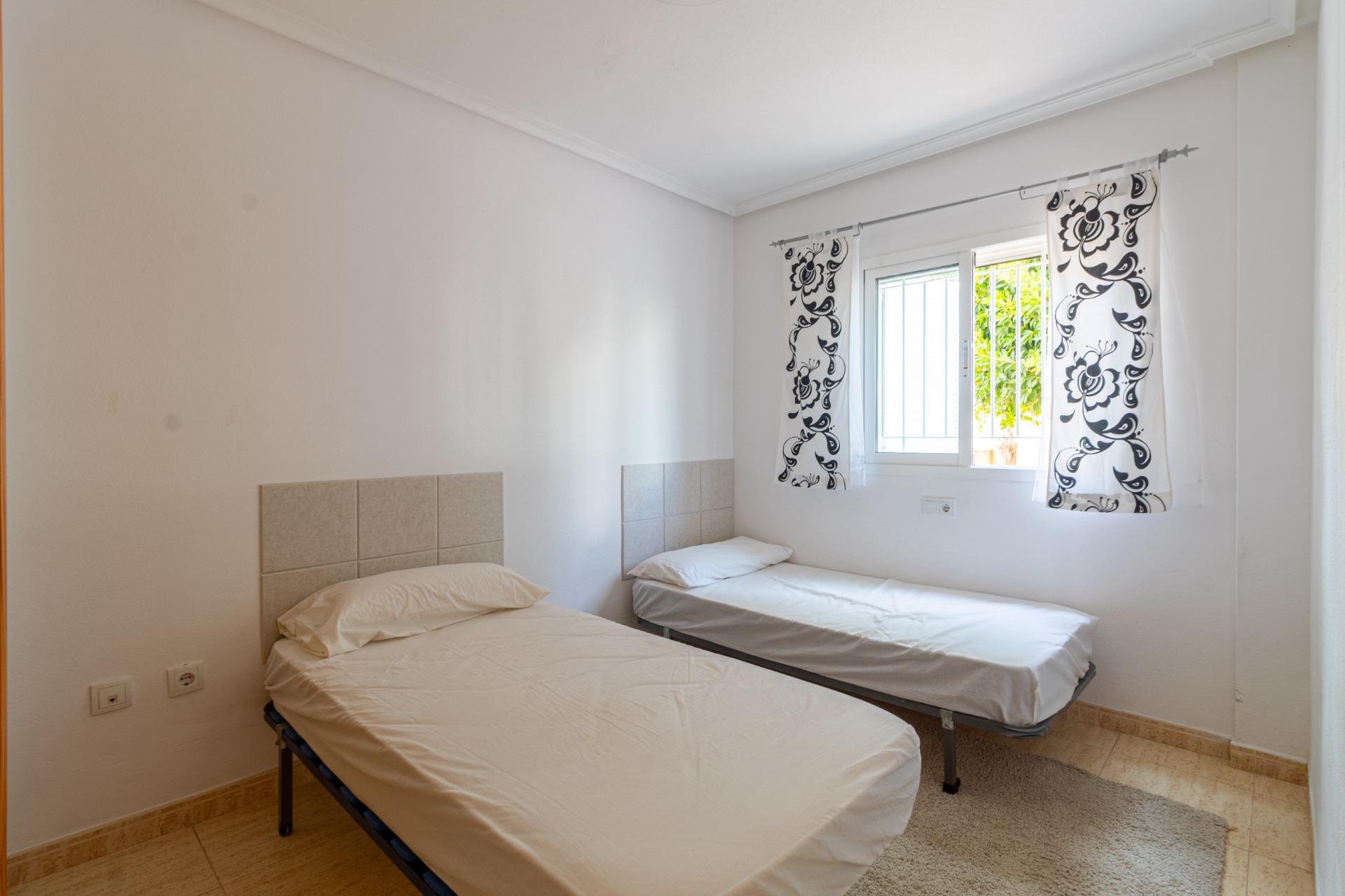 Resale - Bungalow -
Orihuela Costa - Punta Prima
