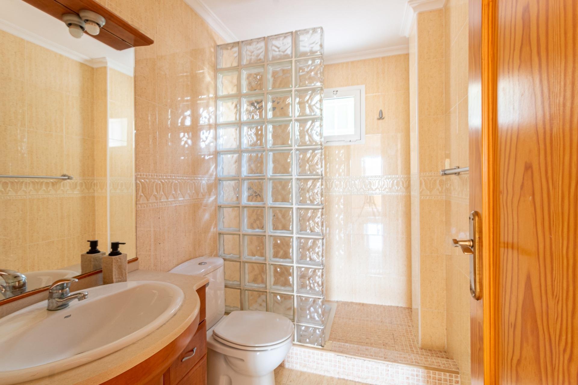 Resale - Bungalow -
Orihuela Costa - Punta Prima
