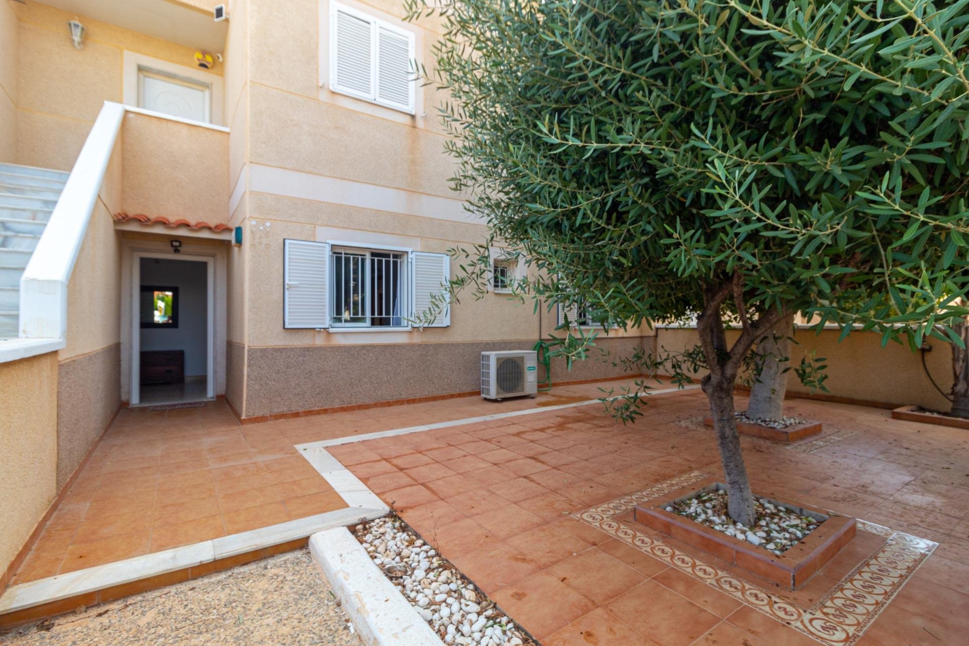 Resale - Bungalow -
Orihuela Costa - Punta Prima