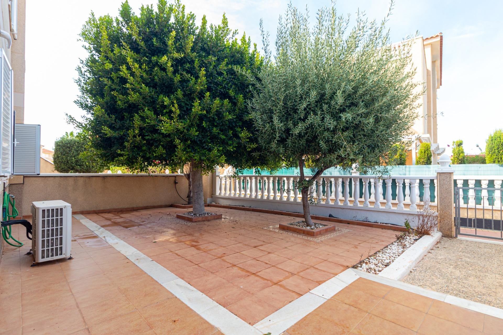 Resale - Bungalow -
Orihuela Costa - Punta Prima