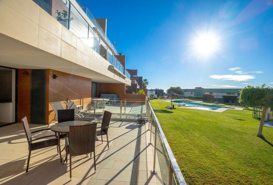 Resale - Bungalow -
Orihuela Costa - Villamartín-Las Filipinas