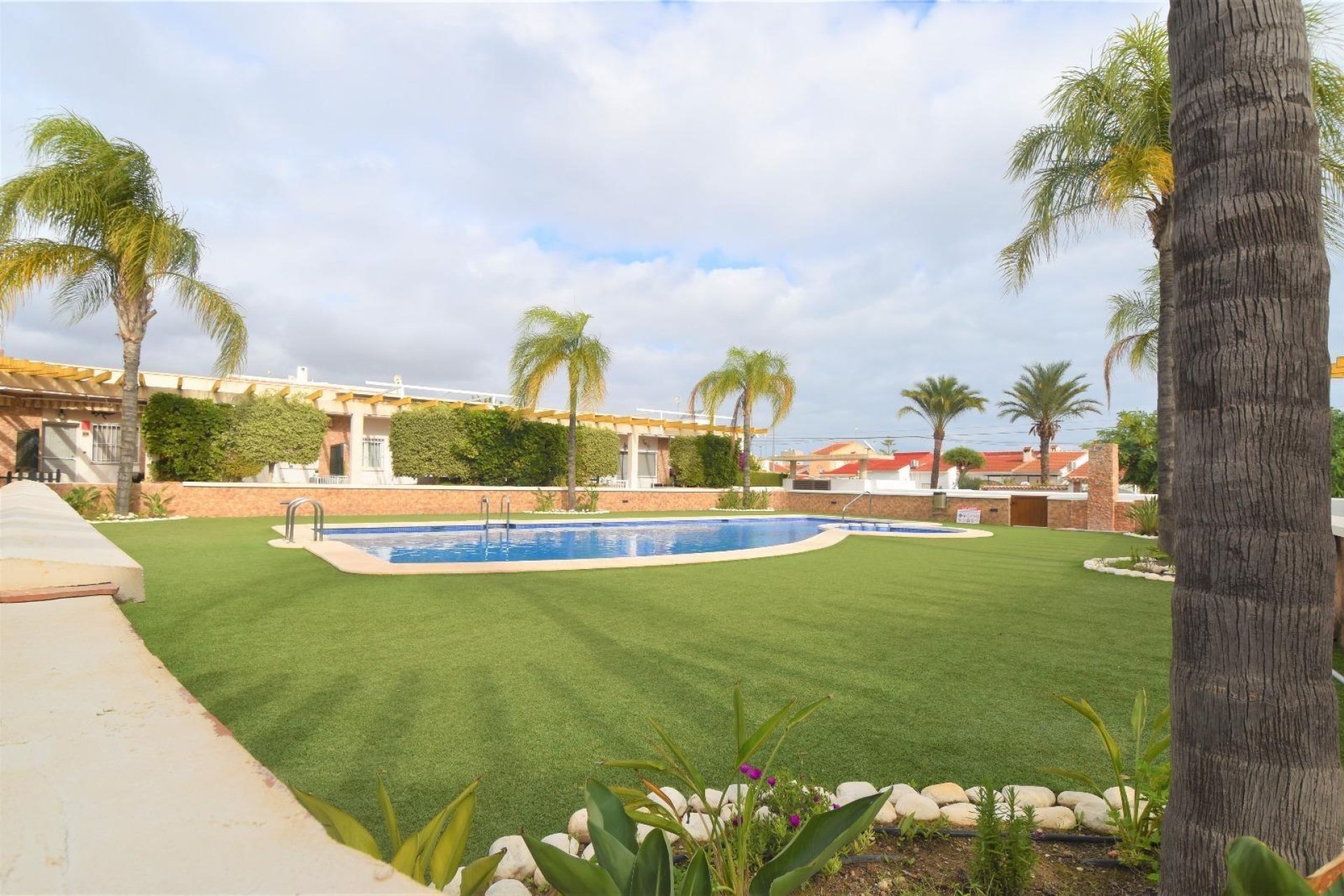 Resale - Bungalow -
Pilar de la Horadada - Mil Palmeras