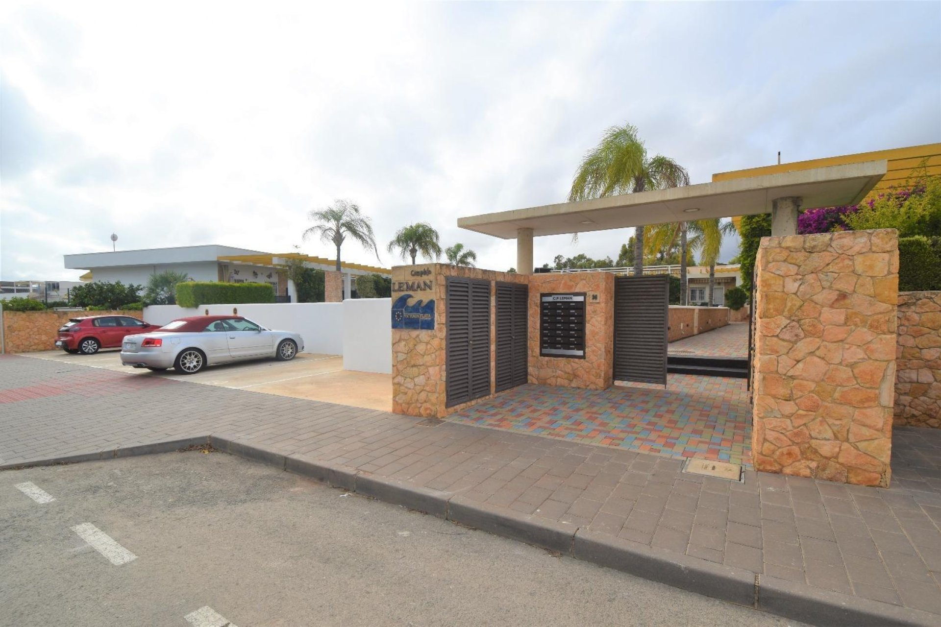 Resale - Bungalow -
Pilar de la Horadada - Mil Palmeras