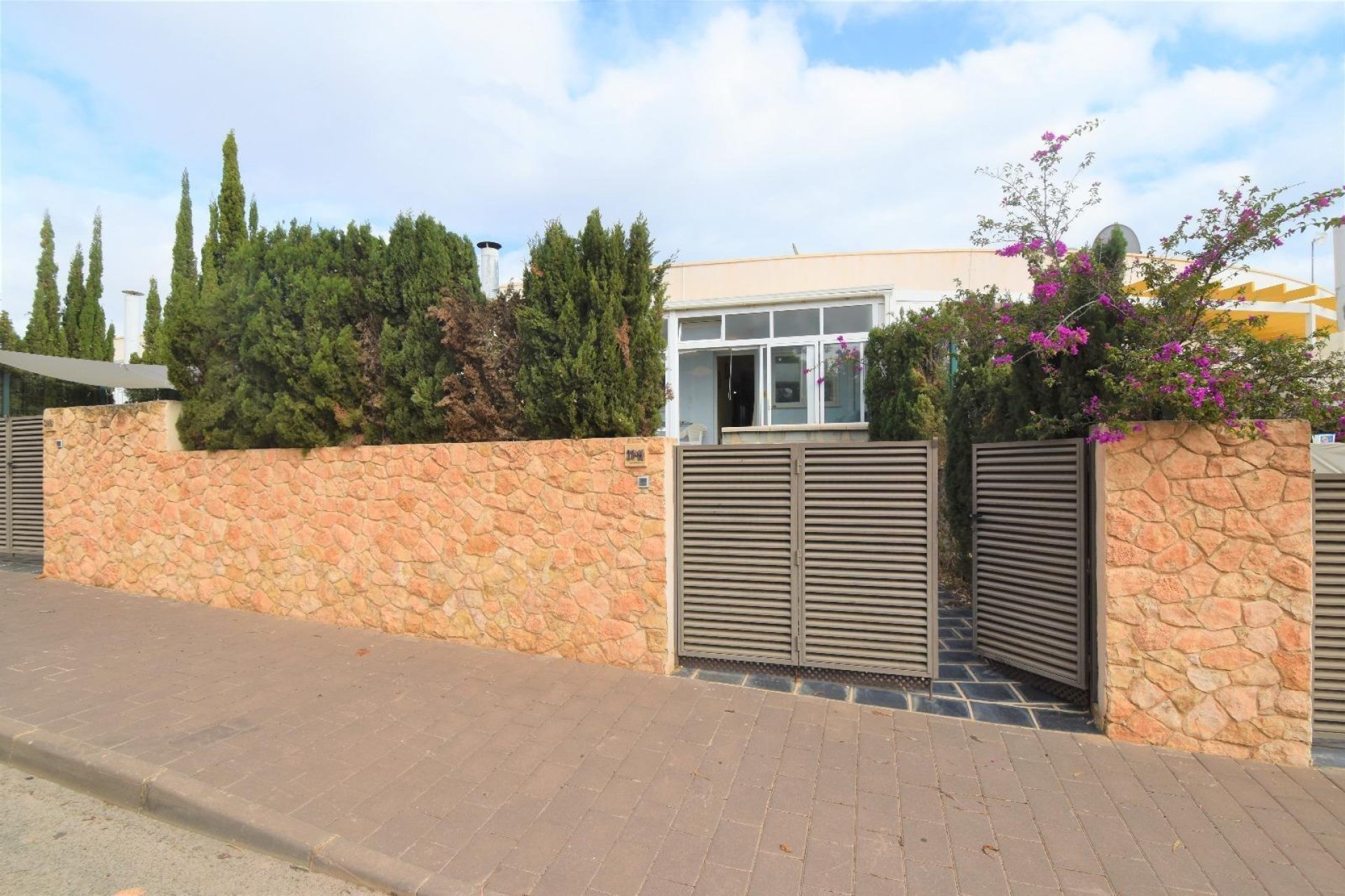 Resale - Bungalow -
Pilar de la Horadada - Mil Palmeras