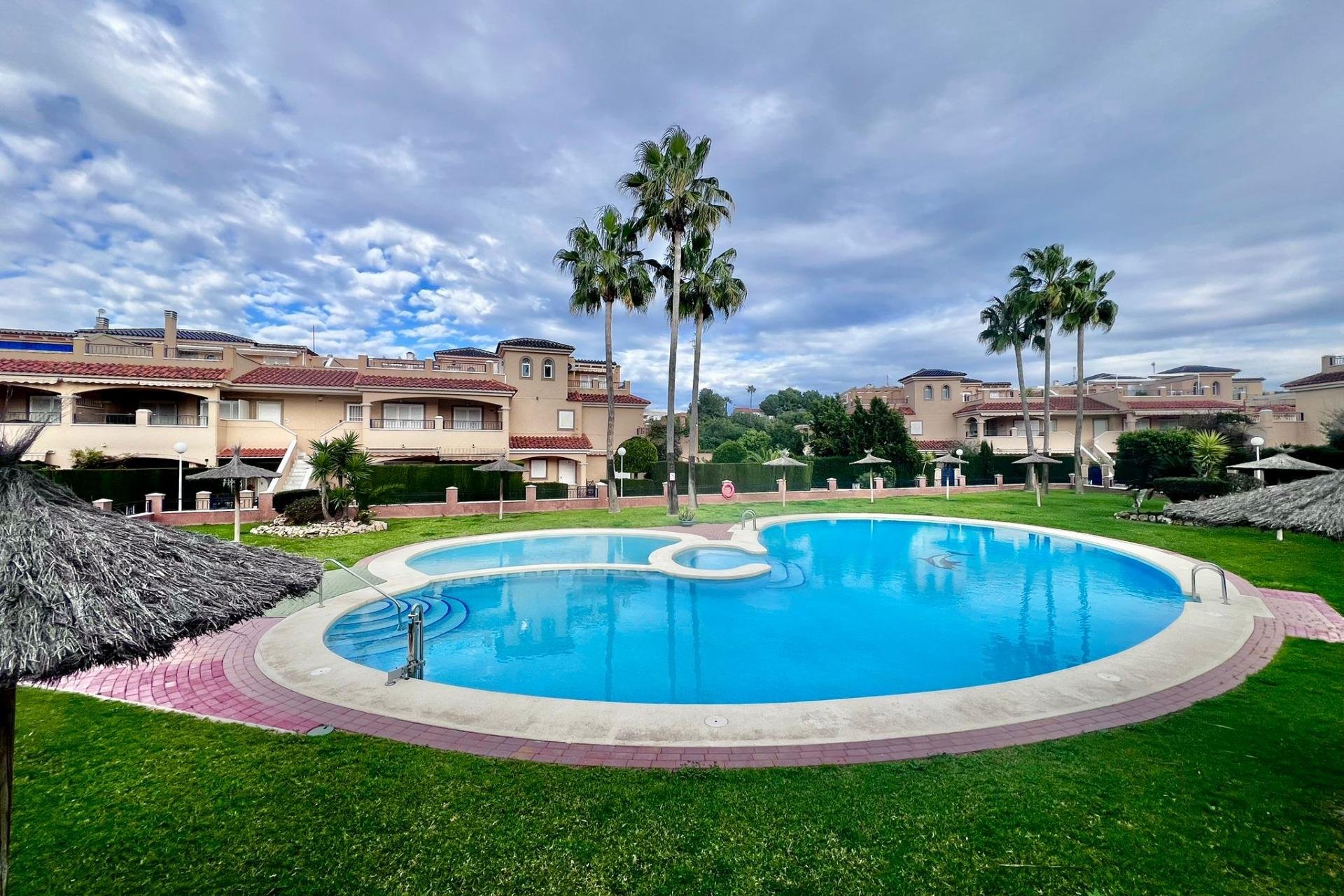 Resale - Bungalow -
Pilar de la Horadada - RioMar