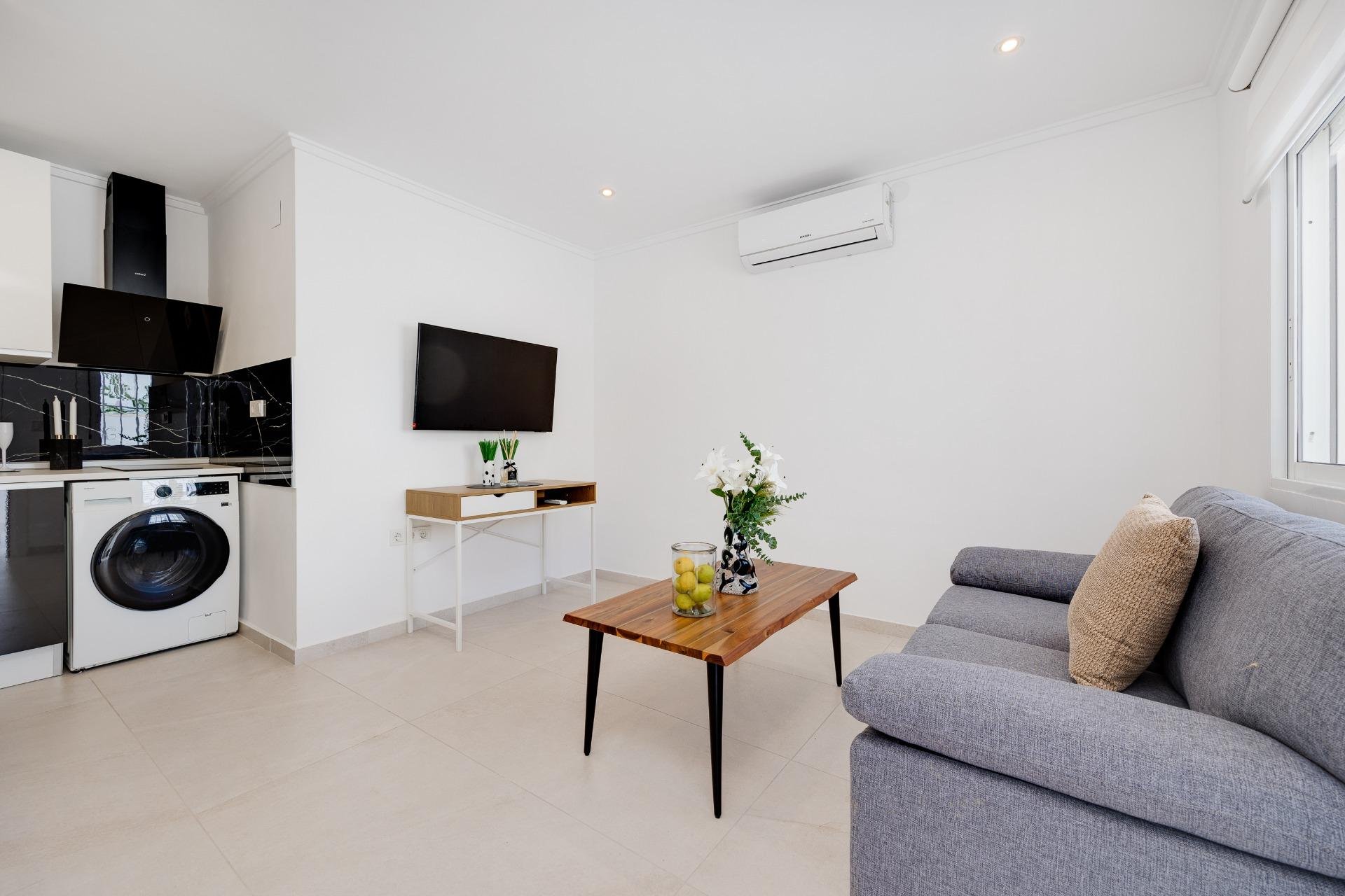 Resale - Bungalow -
Torrevieja - La Siesta - El Salado - Torreta