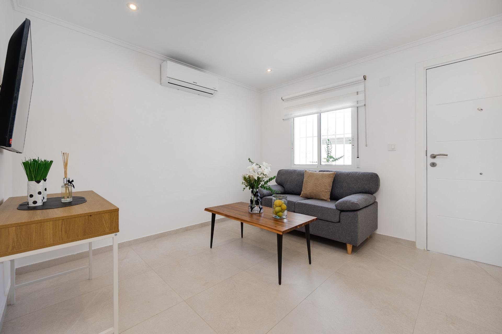 Resale - Bungalow -
Torrevieja - La Siesta - El Salado - Torreta