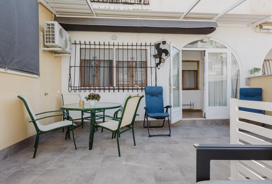 Resale - Bungalow -
Torrevieja - Playa de los Naufragos