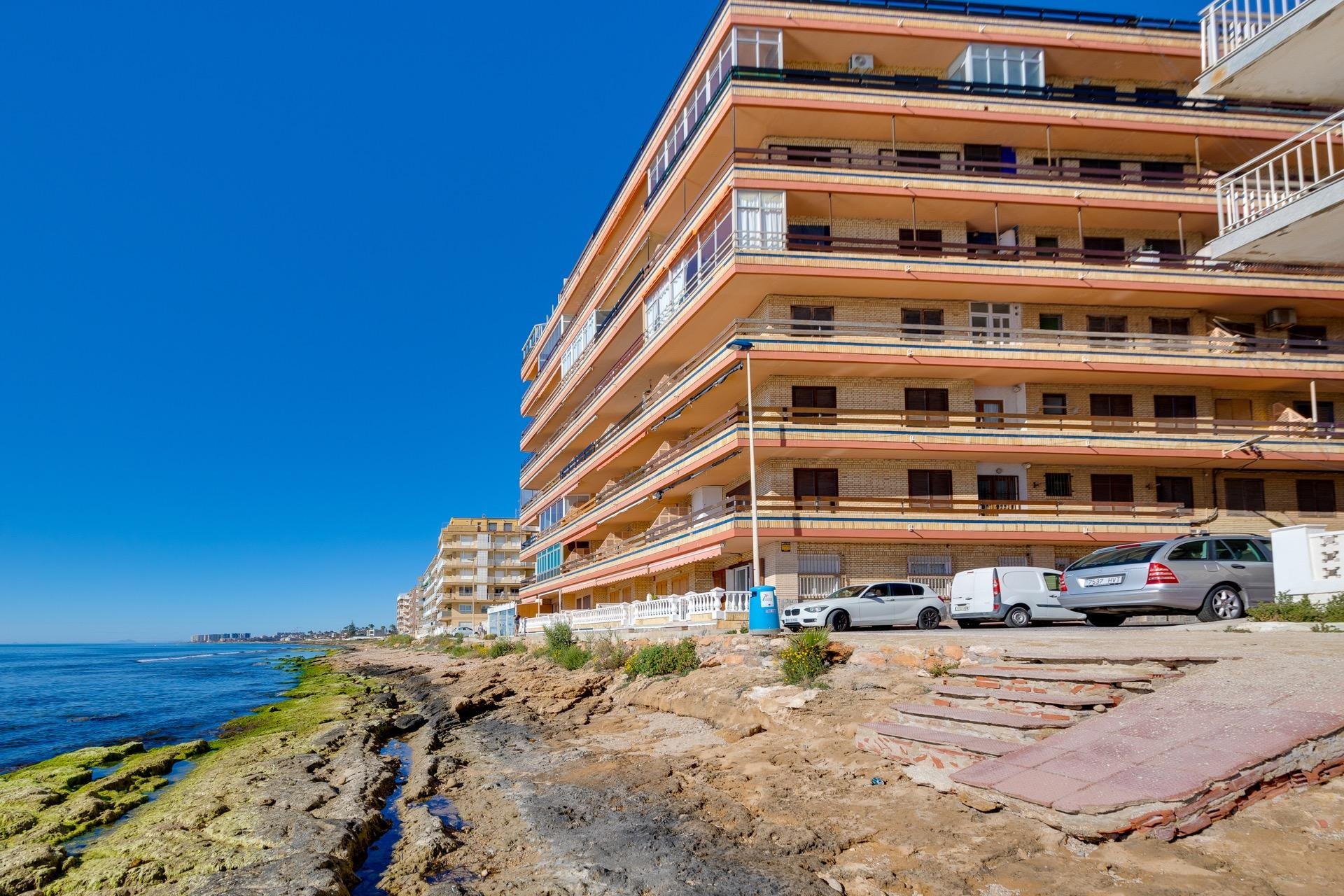 Resale - Bungalow -
Torrevieja - Playa de los Naufragos