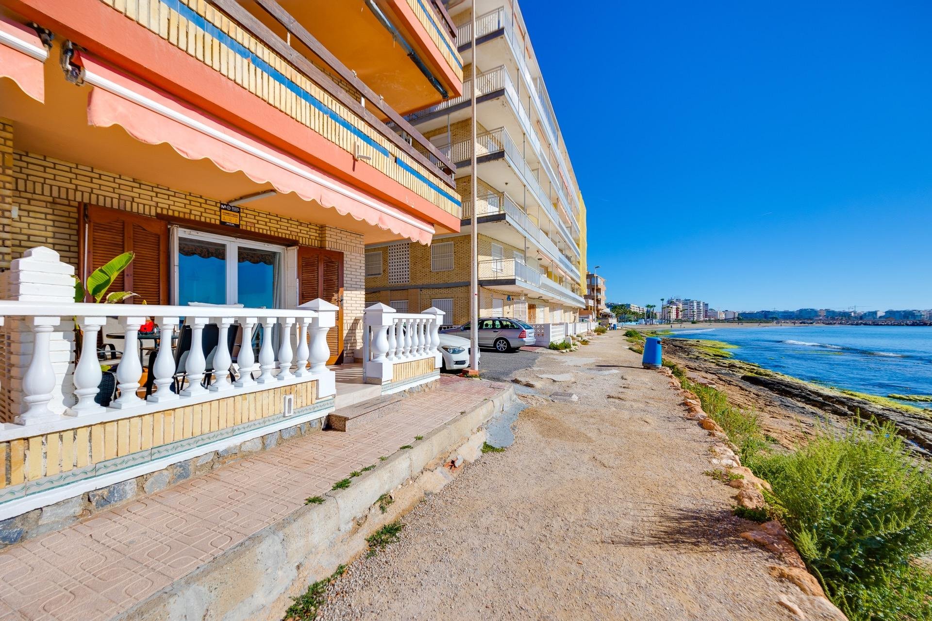 Resale - Bungalow -
Torrevieja - Playa de los Naufragos