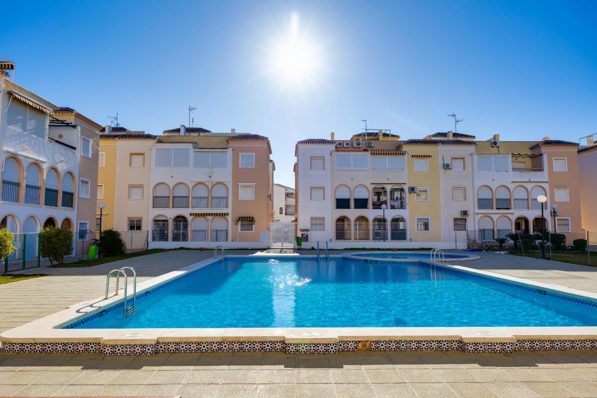 Resale - Bungalow -
Torrevieja - Playa de los Naufragos