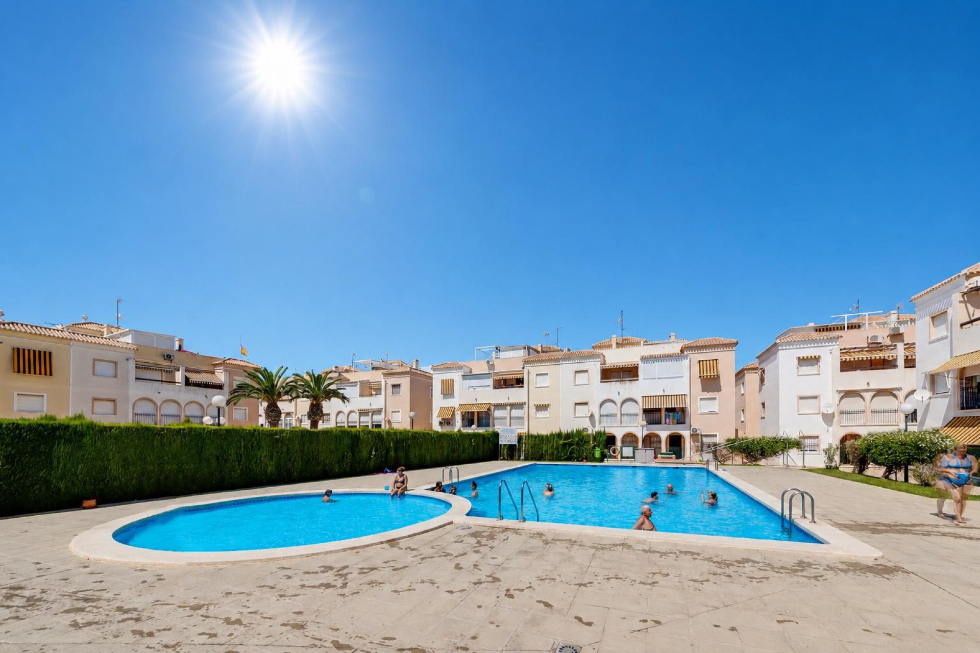 Resale - Bungalow -
Torrevieja - Playa de los Naufragos