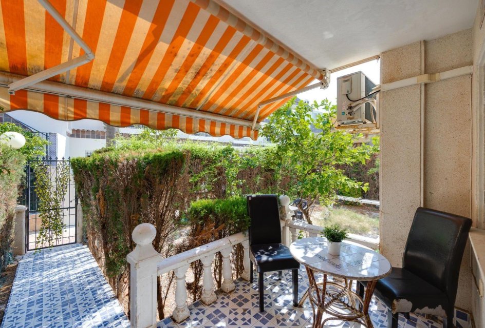Resale - Bungalow -
Torrevieja - Punta prima