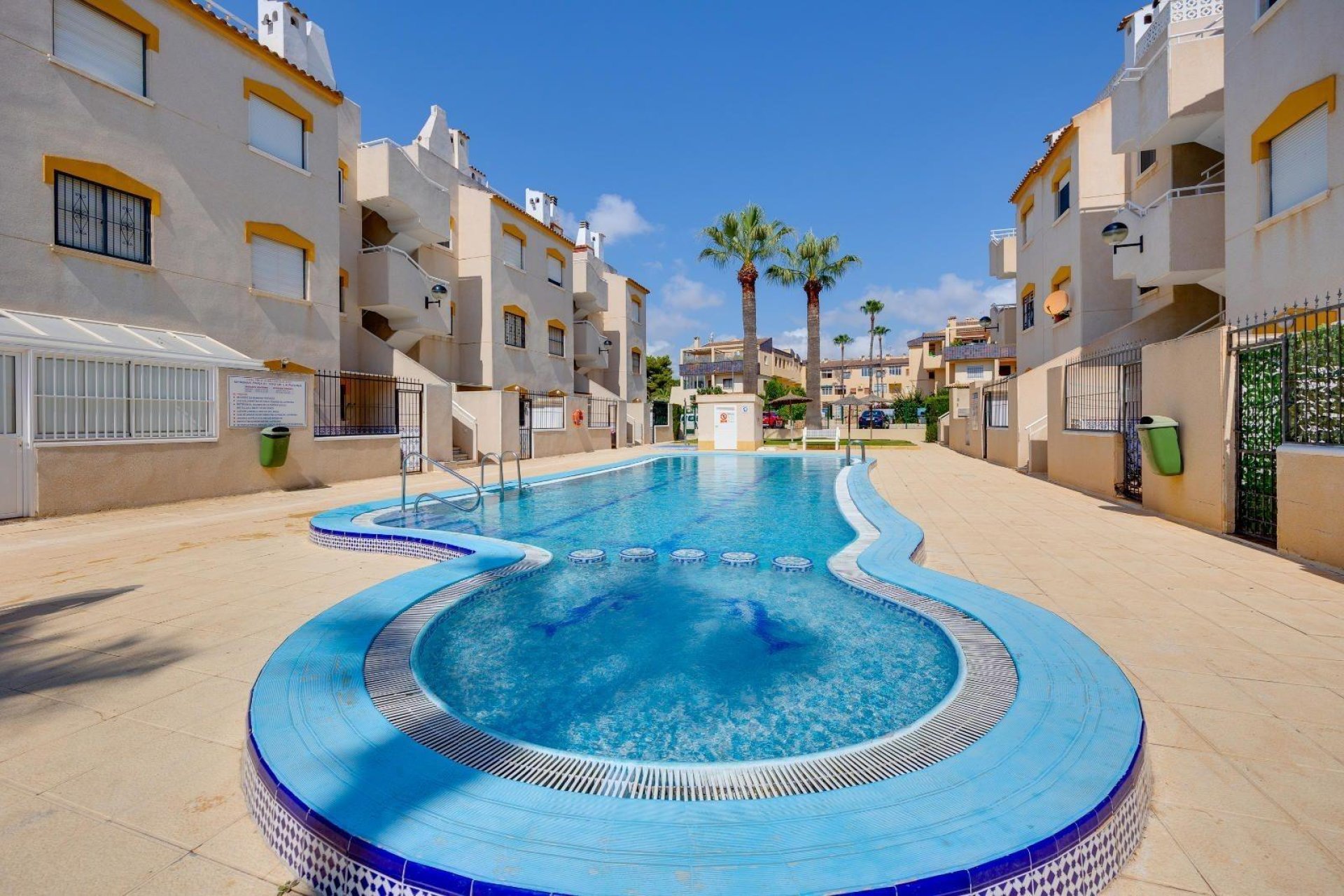 Resale - Bungalow -
Torrevieja - Punta prima
