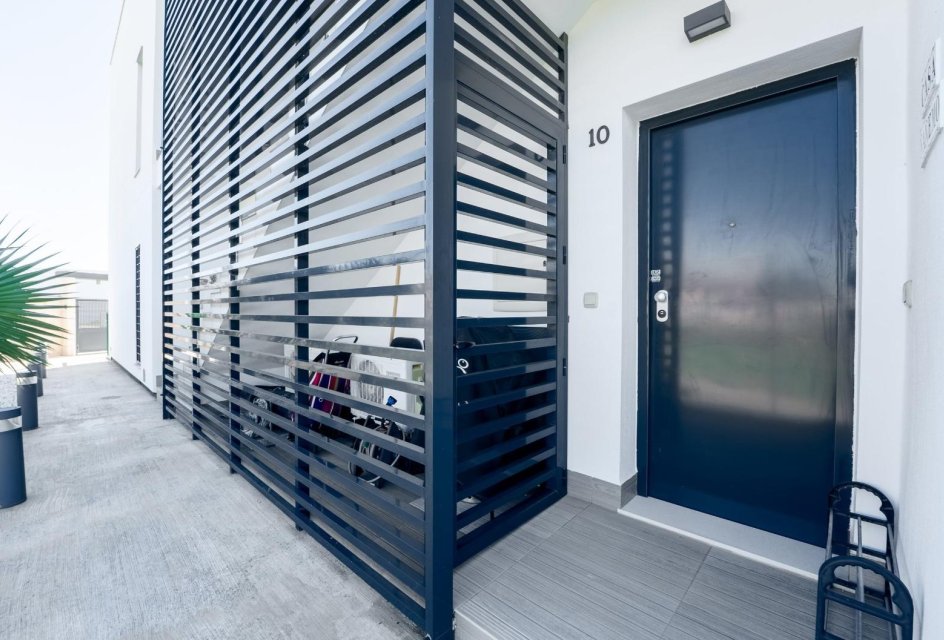 Resale - Bungalow -
Torrevieja - Punta prima