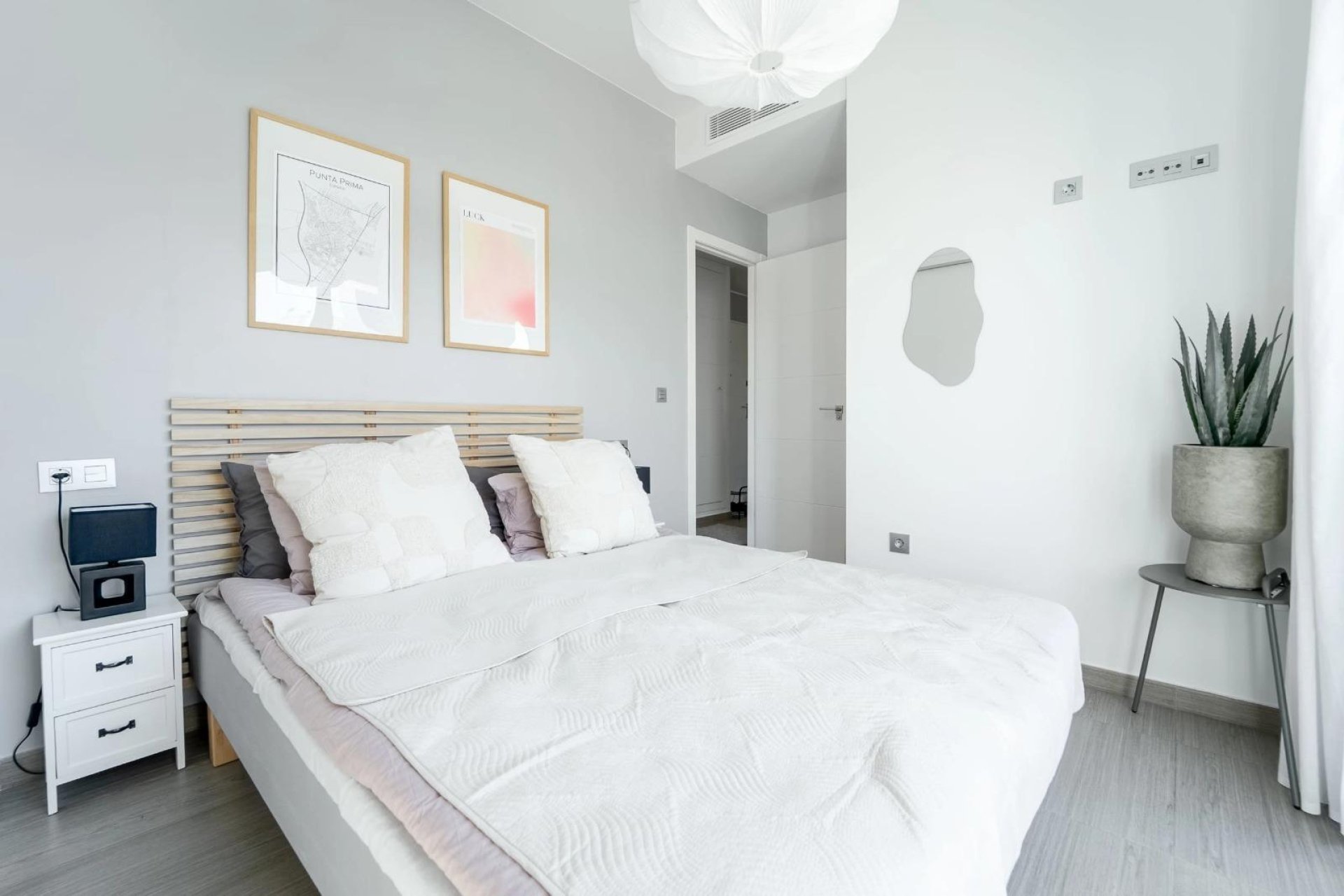 Resale - Bungalow -
Torrevieja - Punta prima