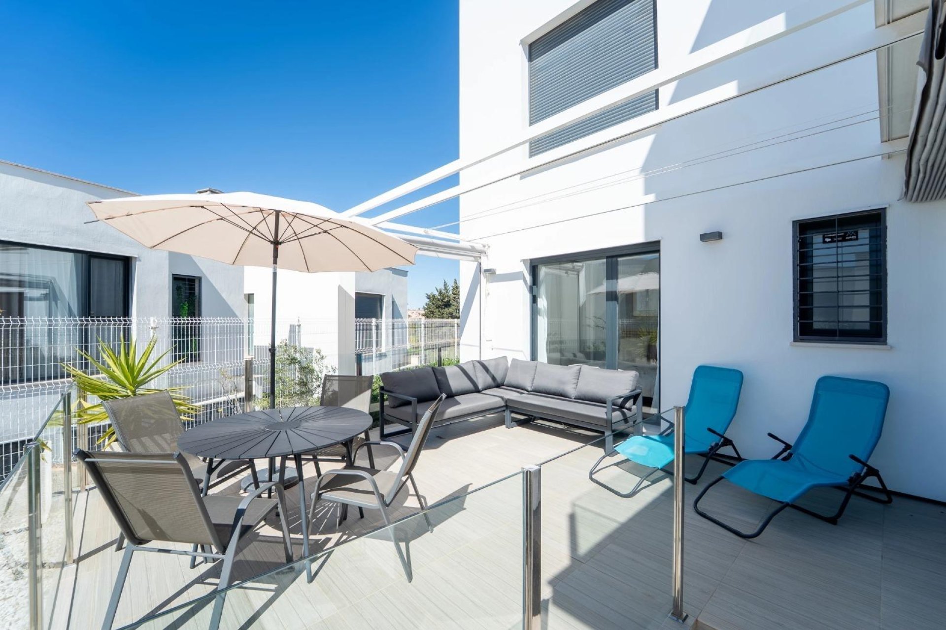 Resale - Bungalow -
Torrevieja - Punta prima