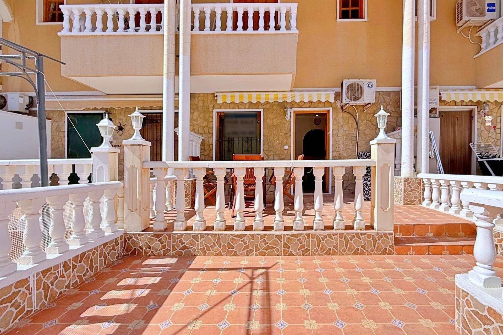 Resale - Bungalow -
Torrevieja - Punta prima