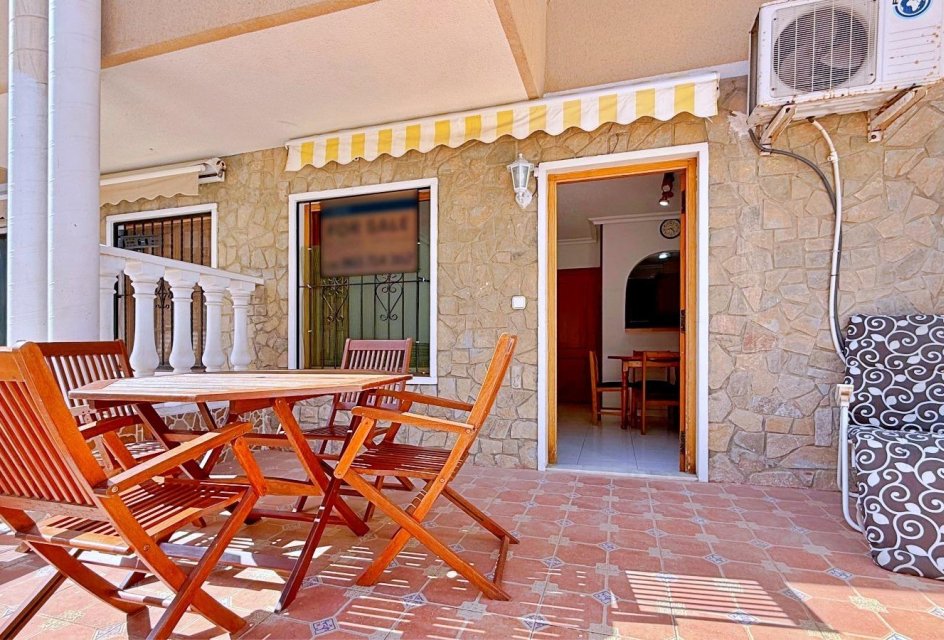 Resale - Bungalow -
Torrevieja - Punta prima