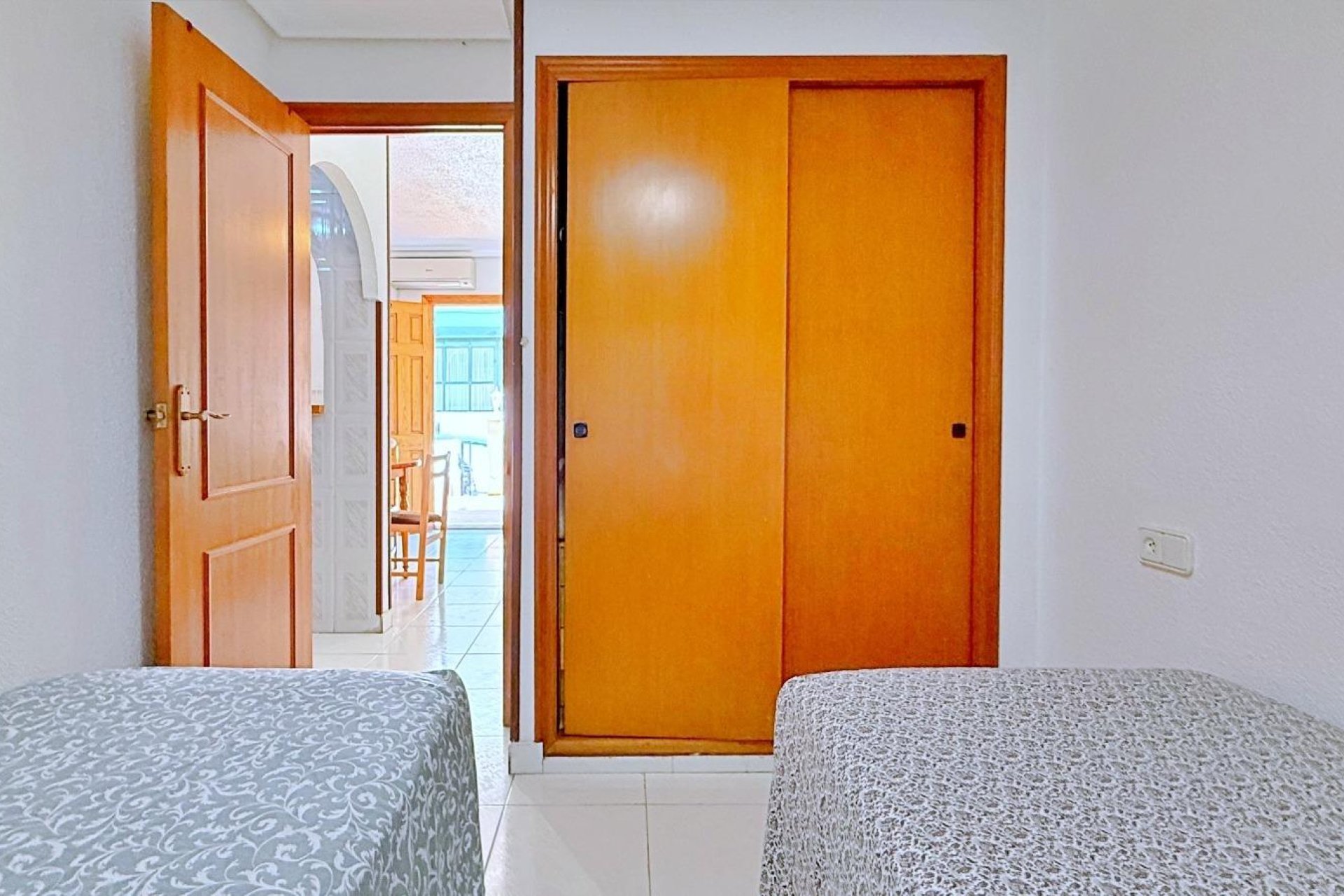 Resale - Bungalow -
Torrevieja - Punta prima