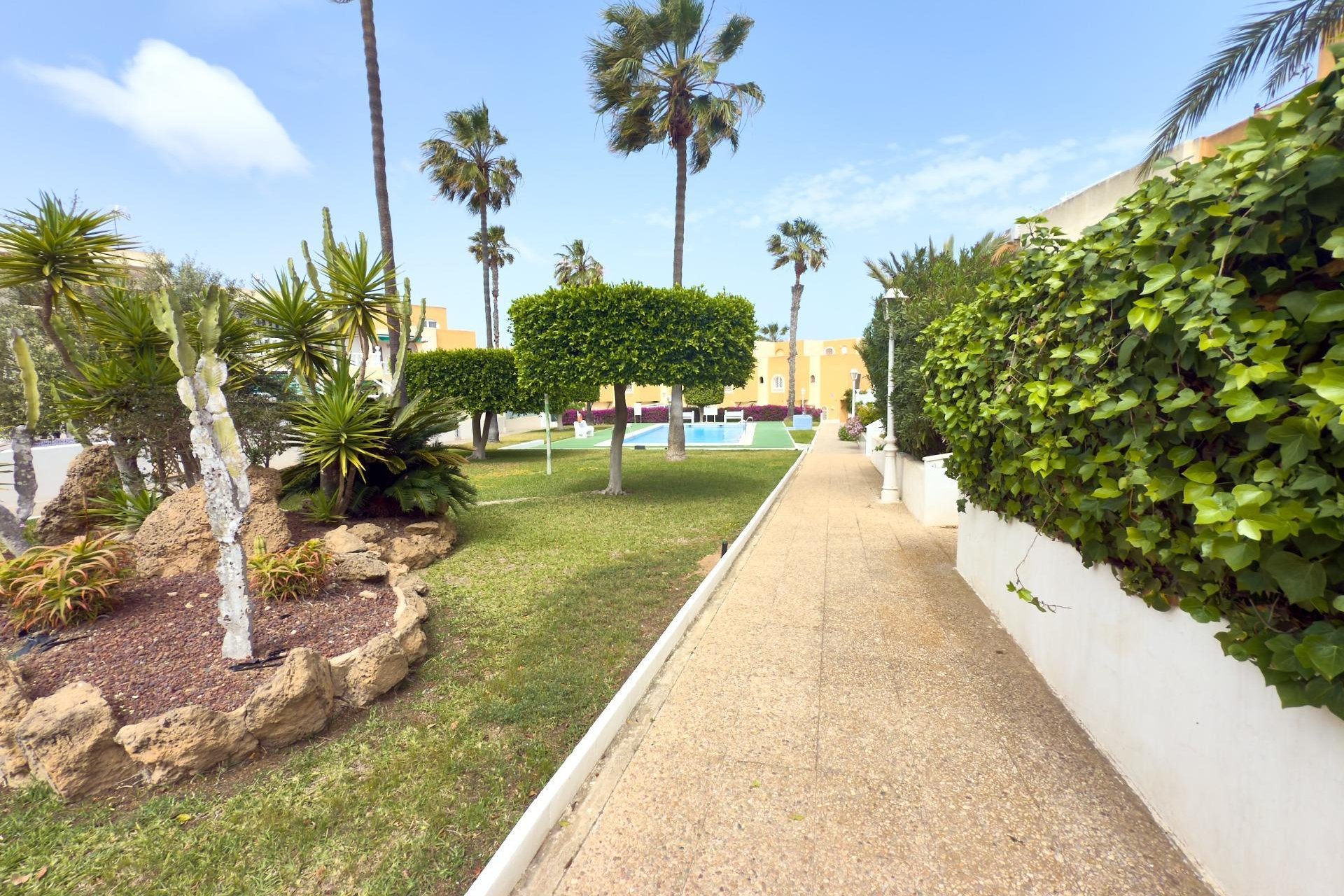 Resale - Bungalow -
Torrevieja - Torreblanca