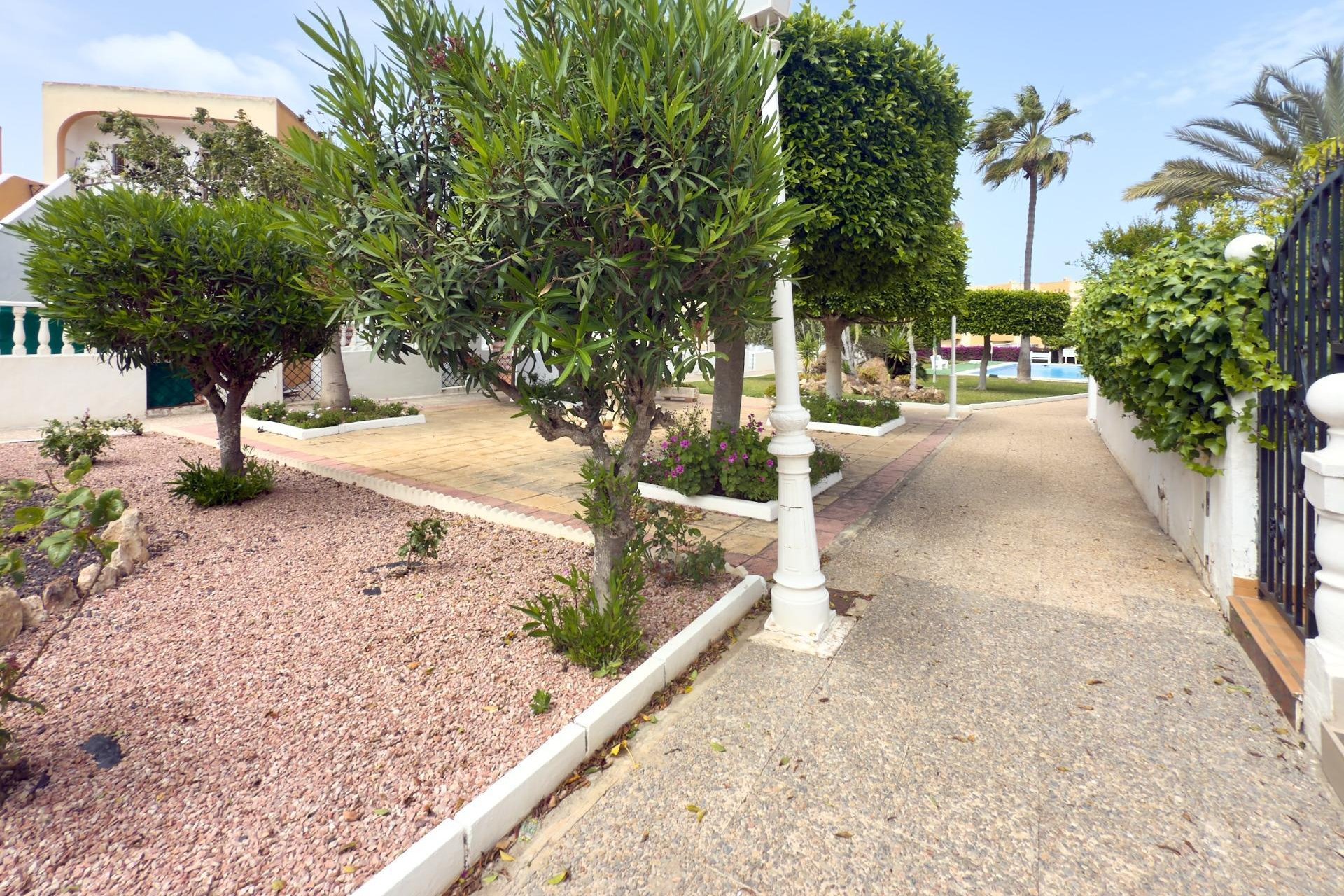 Resale - Bungalow -
Torrevieja - Torreblanca