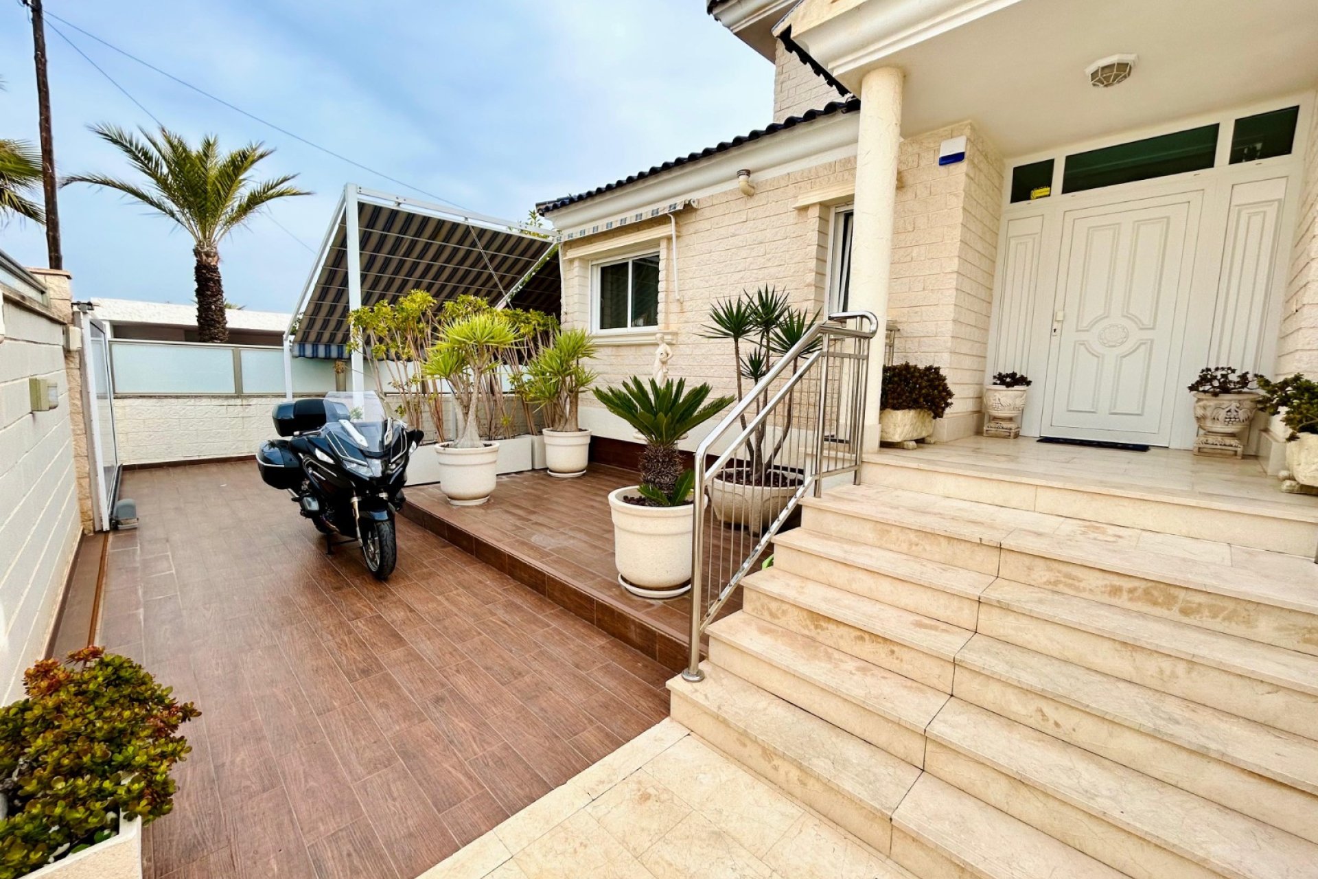 Resale - - CHALET -
Torrevieja - La Mata