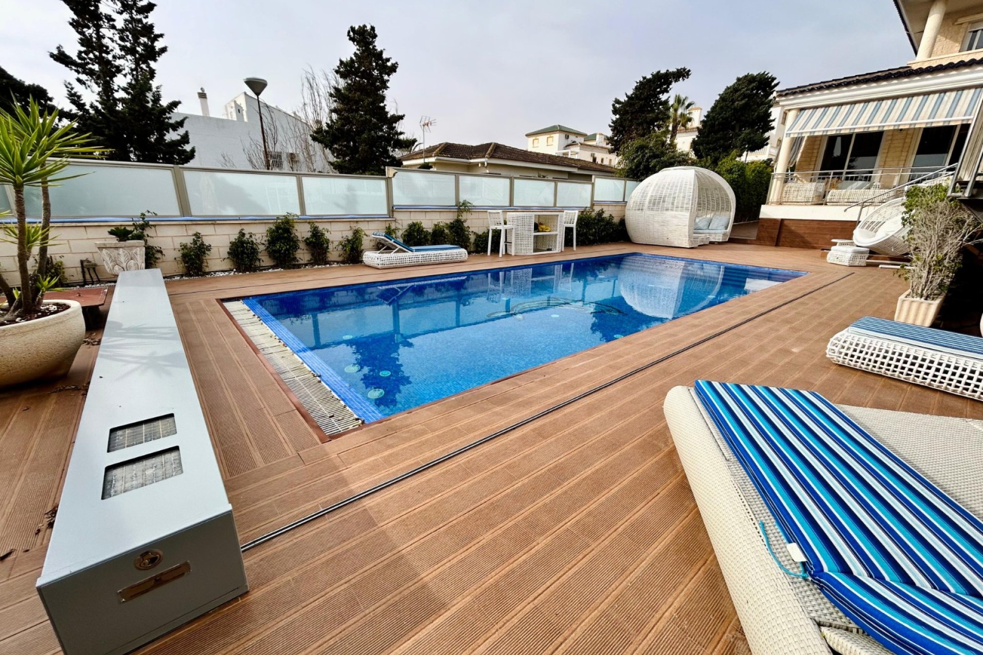 Resale - - CHALET -
Torrevieja - La Mata