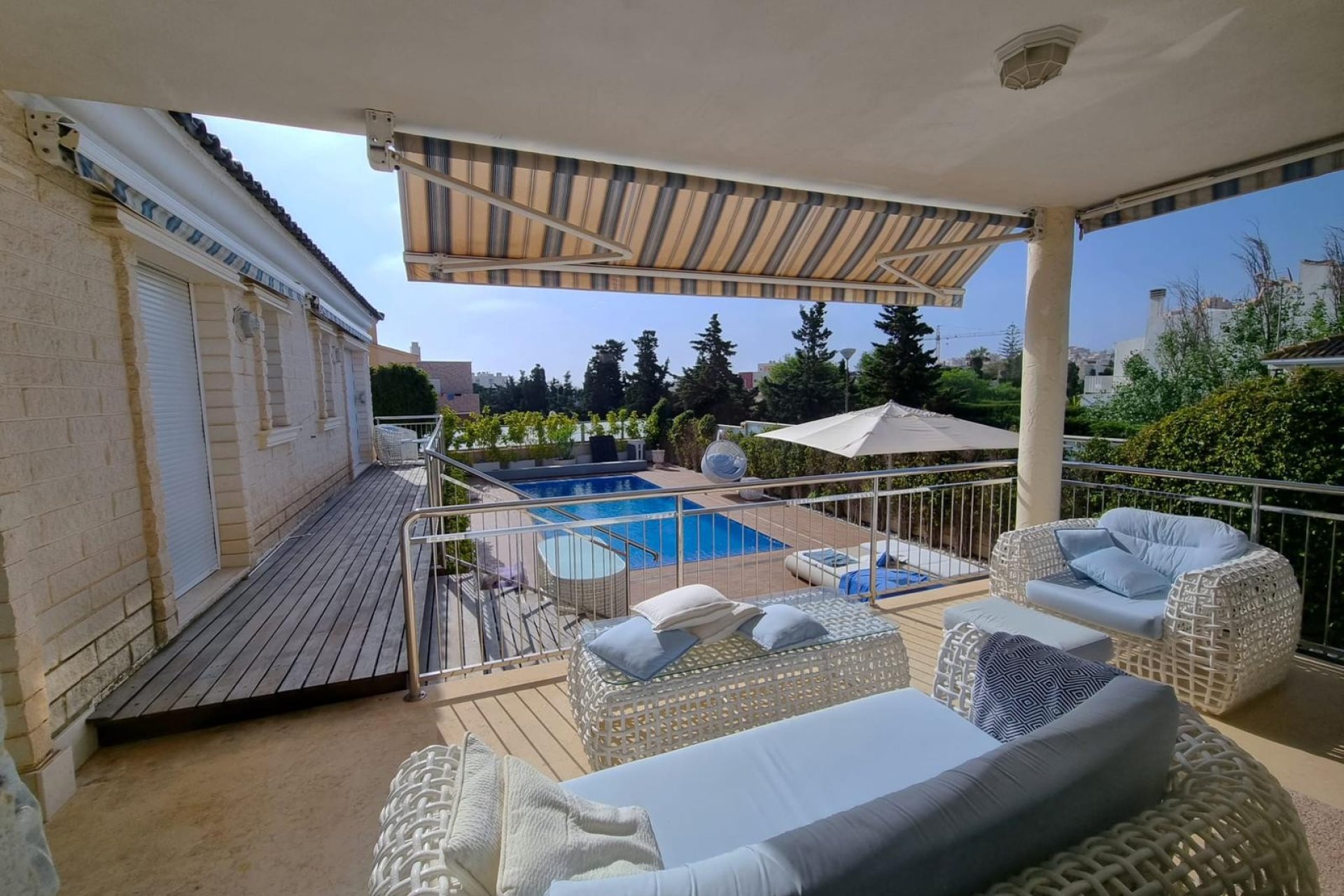 Resale - - CHALET -
Torrevieja - La Mata