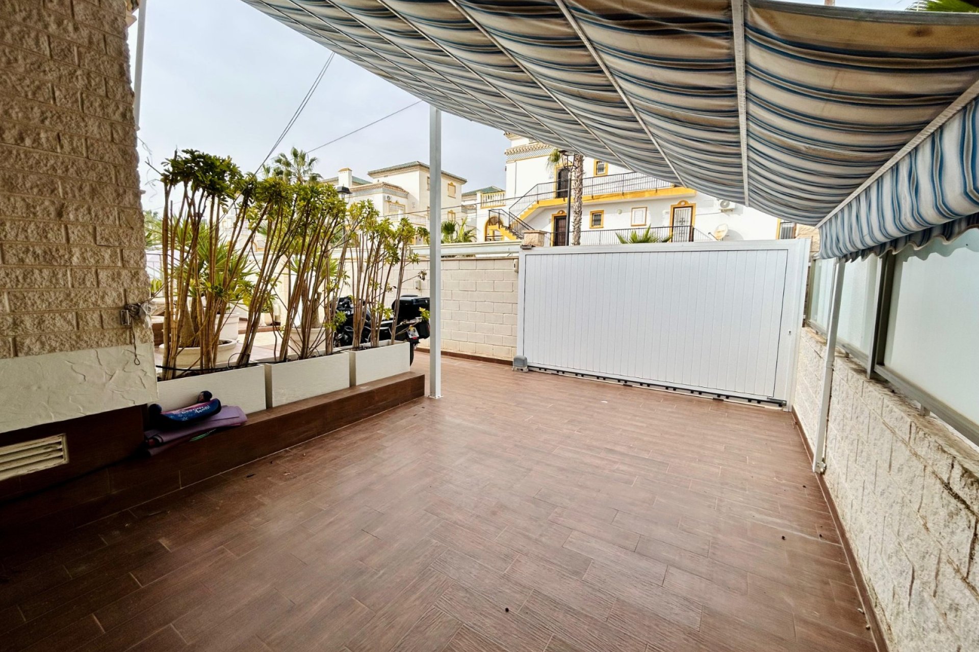 Resale - - CHALET -
Torrevieja - La Mata
