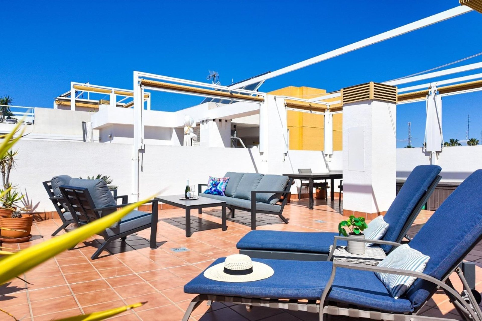 Resale - Penthouse -
Orihuela Costa - Las Filipinas