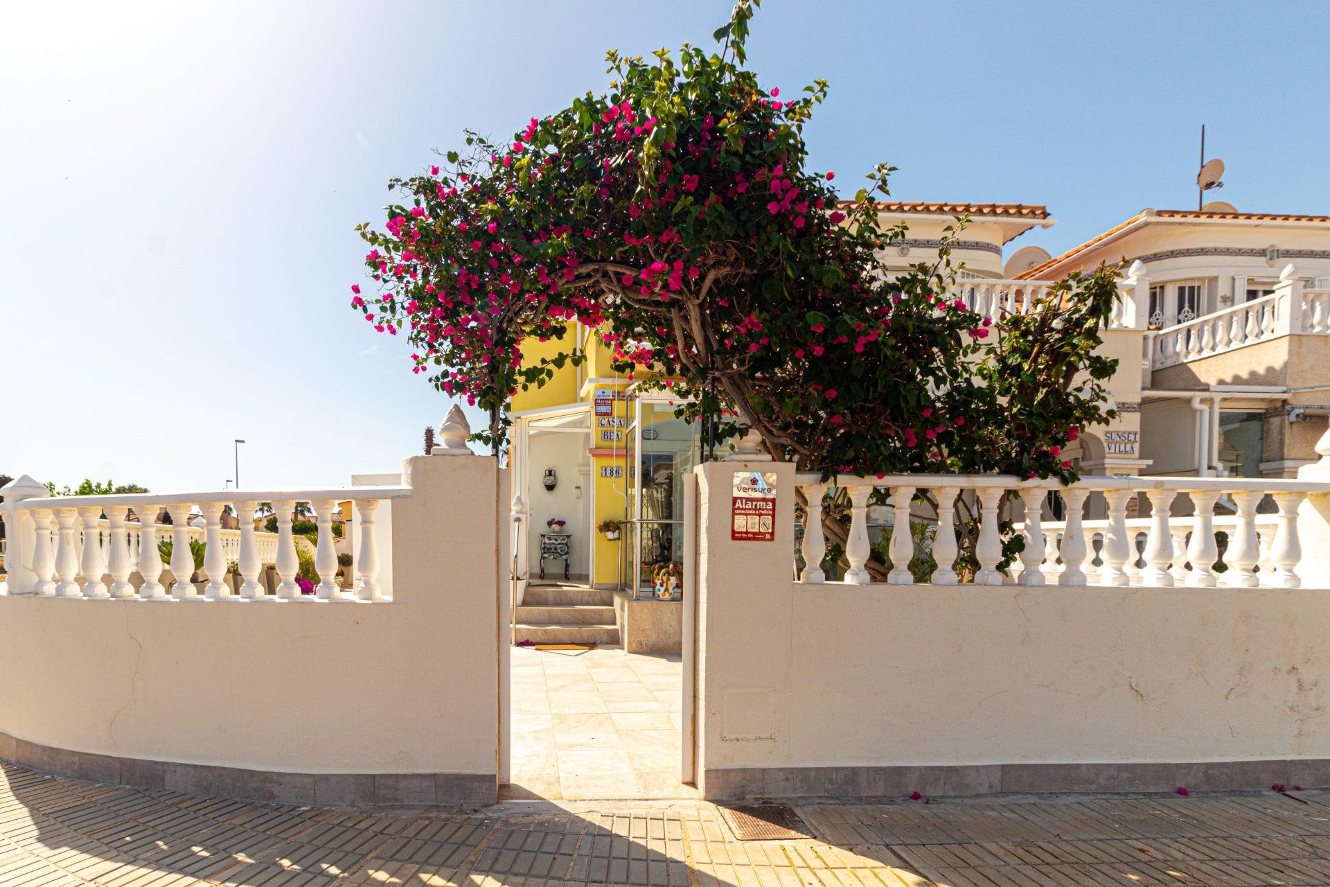 Resale - Terraced house -
Orihuela Costa - La Regia