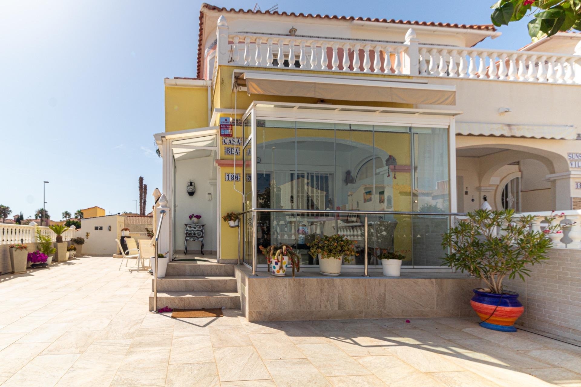 Resale - Terraced house -
Orihuela Costa - La Regia