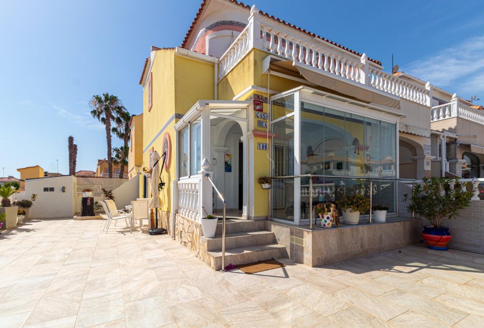 Resale - Terraced house -
Orihuela Costa - La Regia