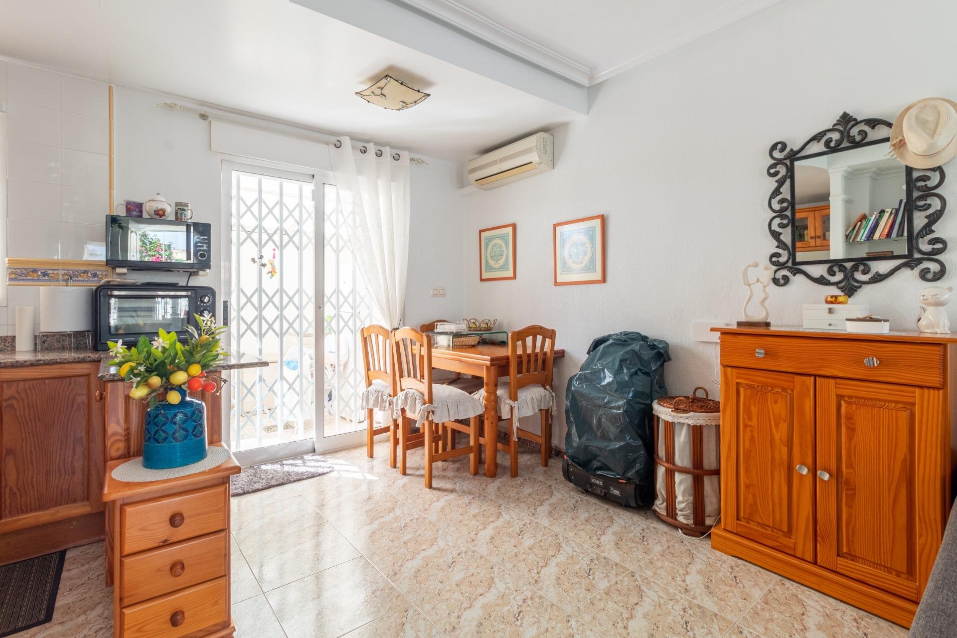 Resale - Terraced house -
Orihuela Costa - La Regia