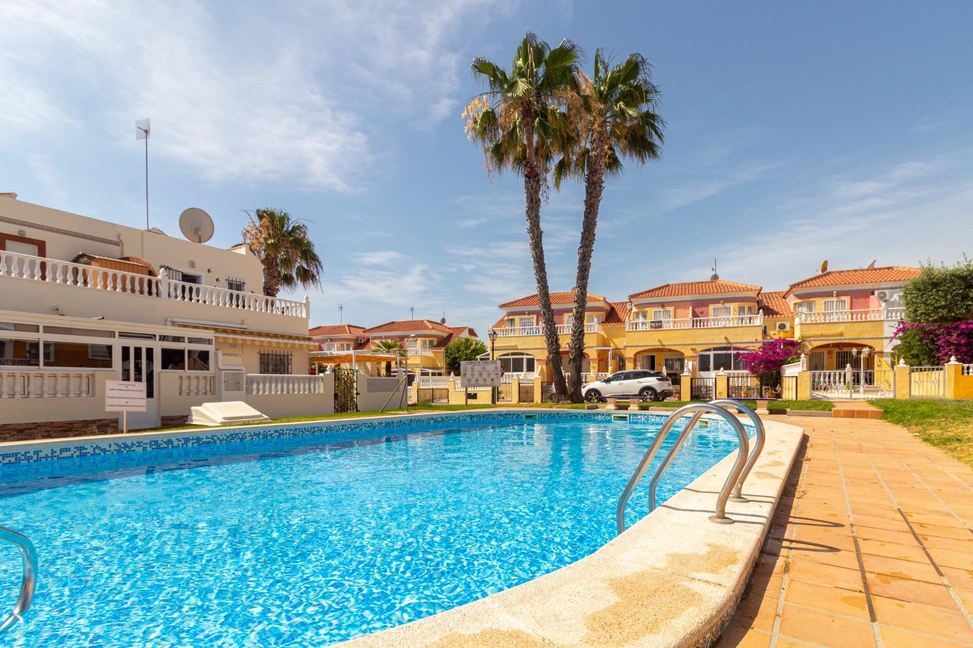Resale - Terraced house -
Orihuela Costa - La Regia