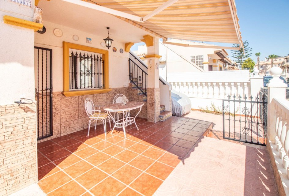 Resale - Terraced house -
Orihuela Costa - La Zenia