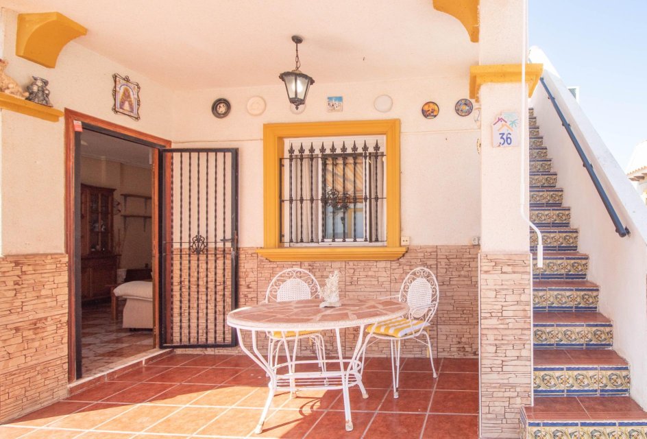 Resale - Terraced house -
Orihuela Costa - La Zenia