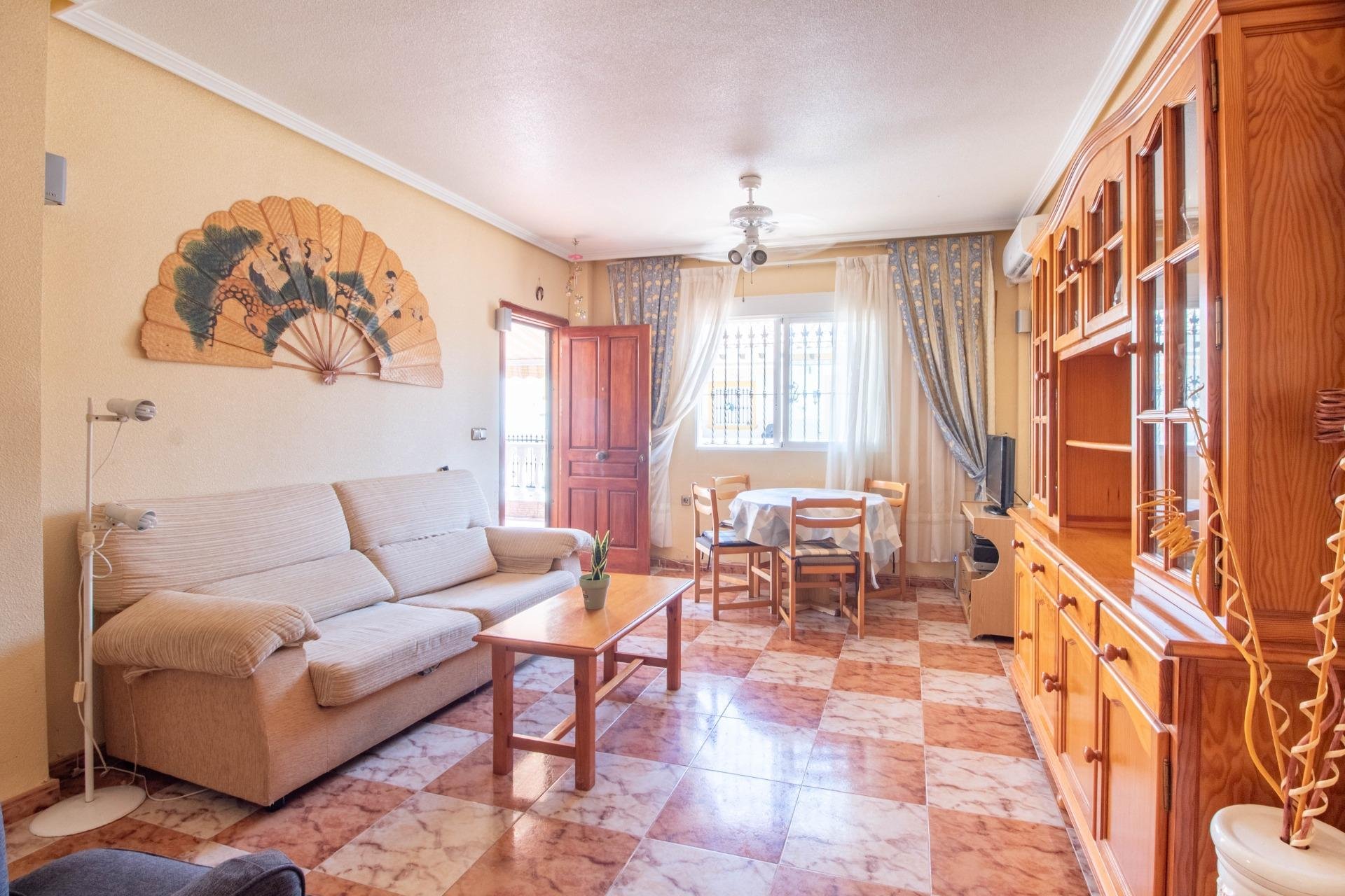 Resale - Terraced house -
Orihuela Costa - La Zenia