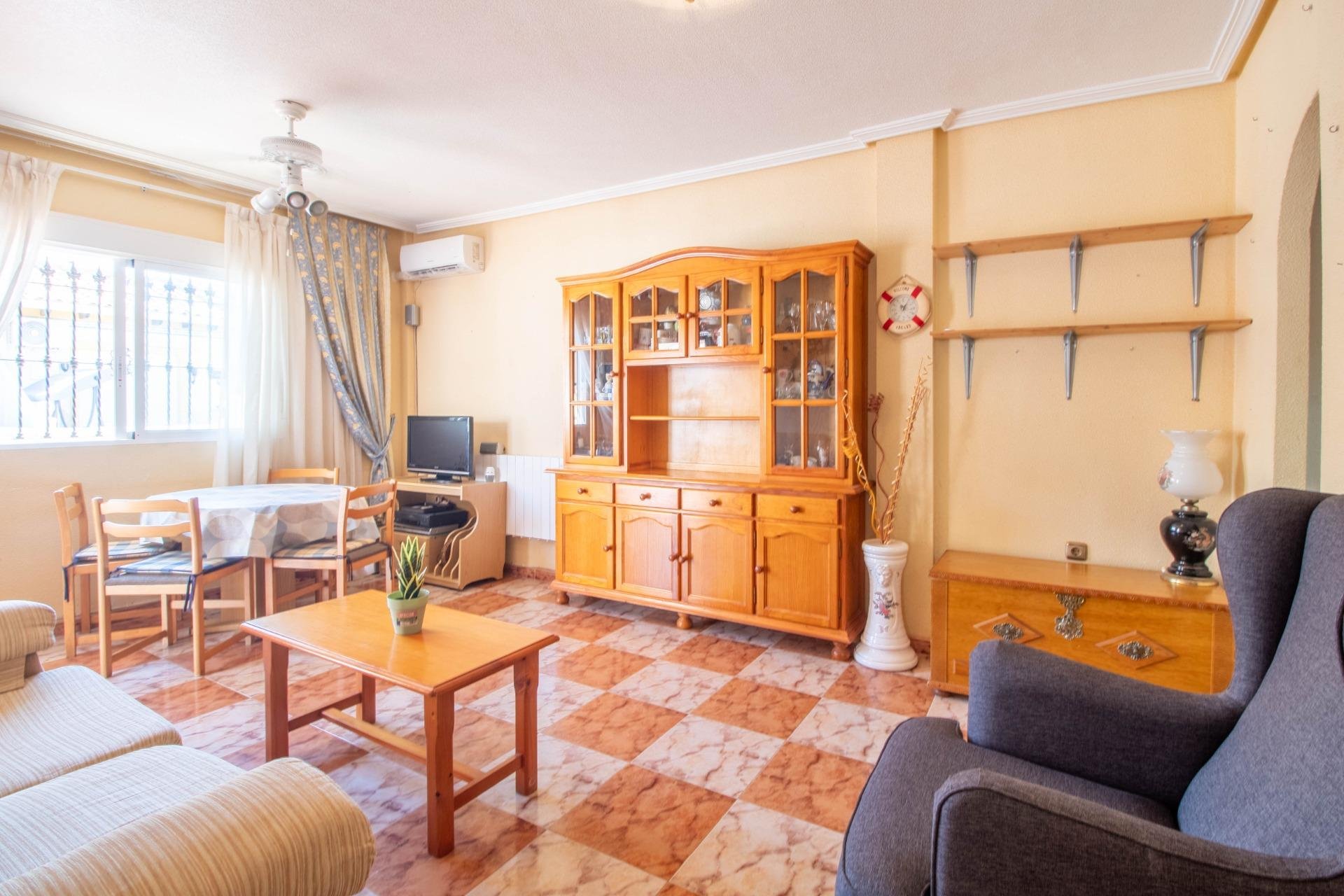 Resale - Terraced house -
Orihuela Costa - La Zenia