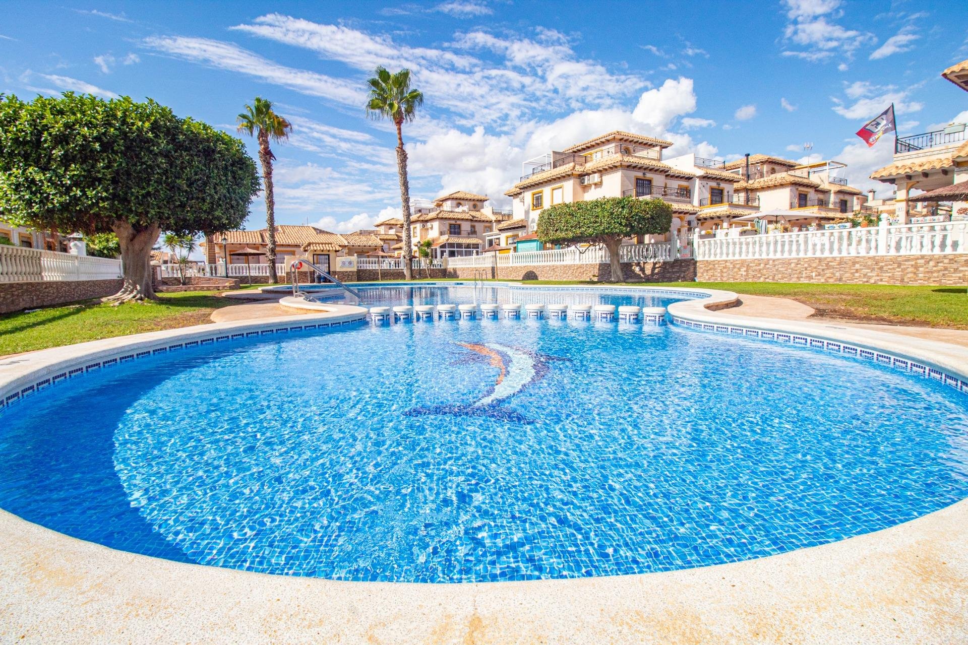 Resale - Terraced house -
Orihuela Costa - La Zenia