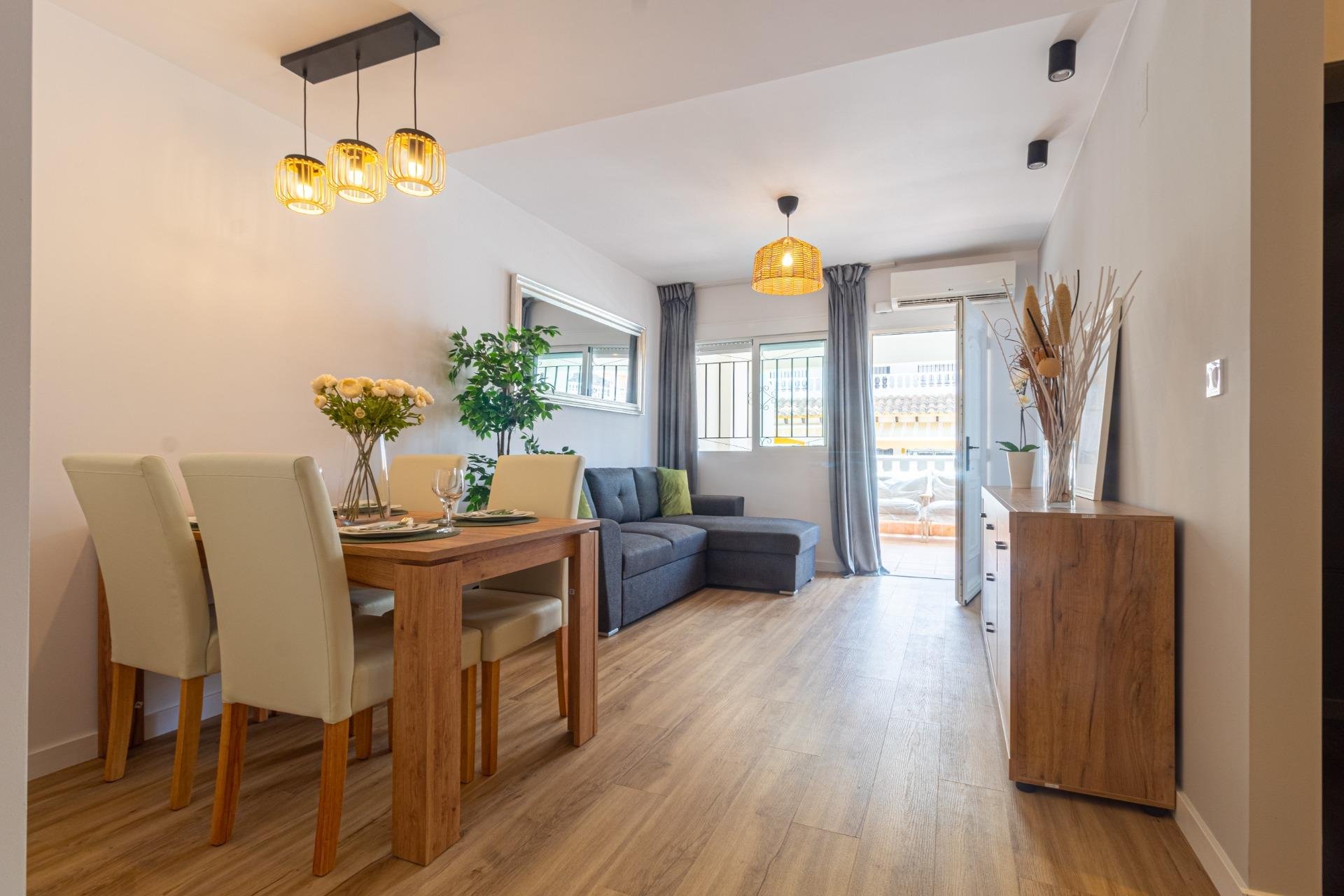 Resale - Terraced house -
Torrevieja - Los altos